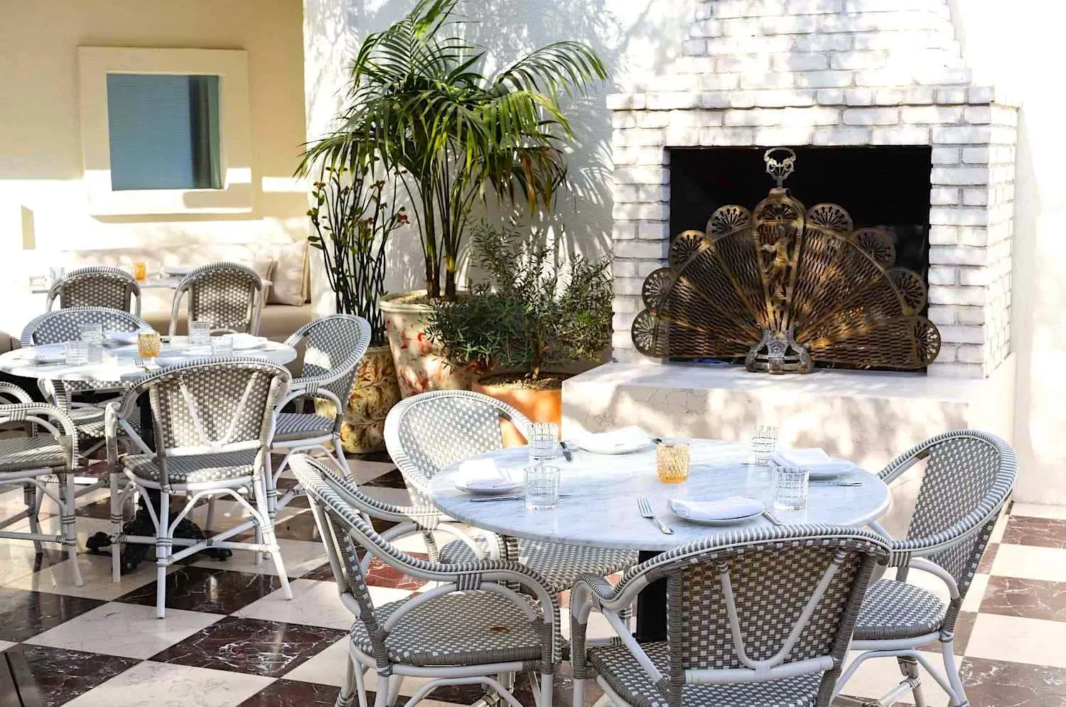 Restaurant/places to eat in Short Stories Hotel Near The Grove