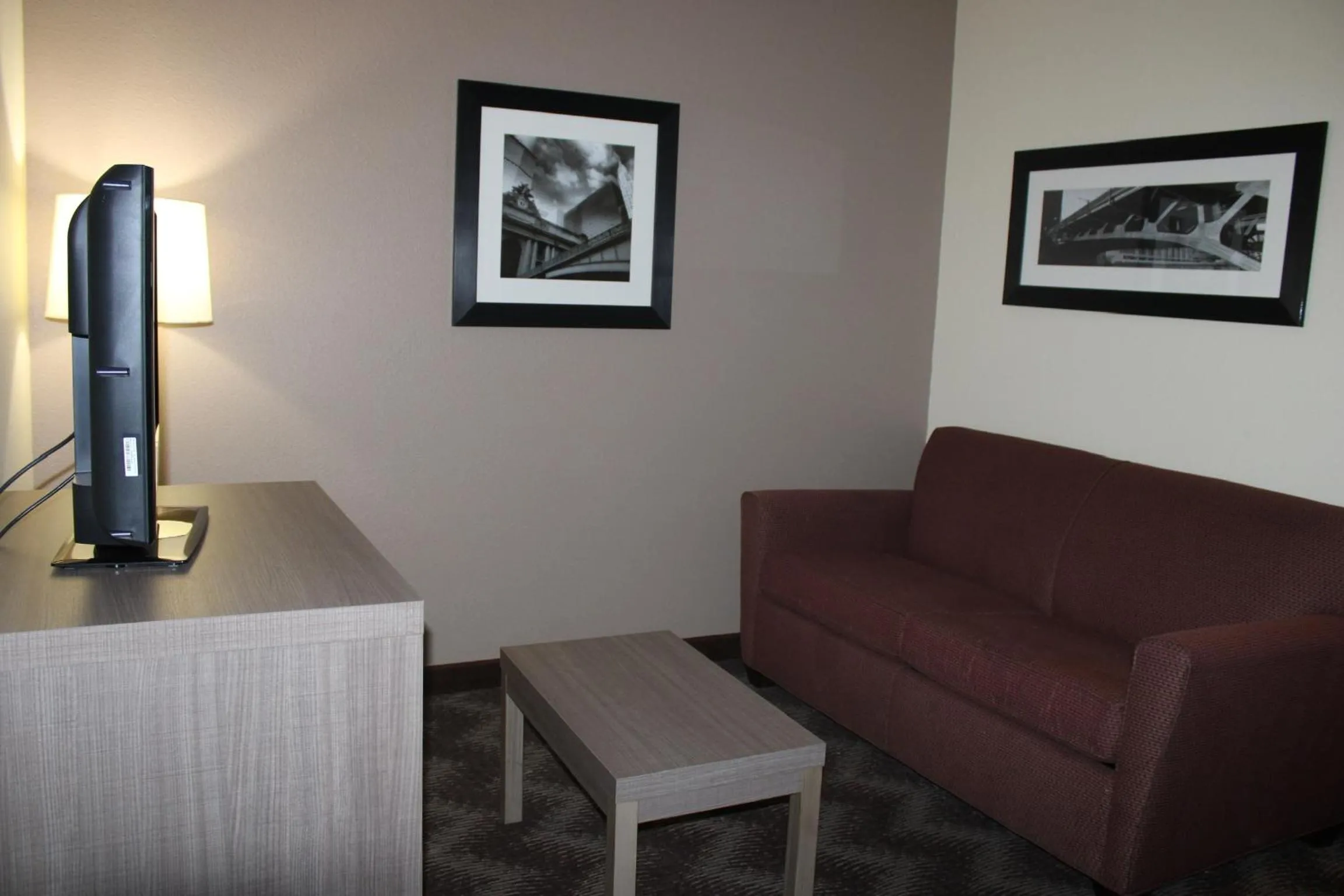 Living room in Quality Suites