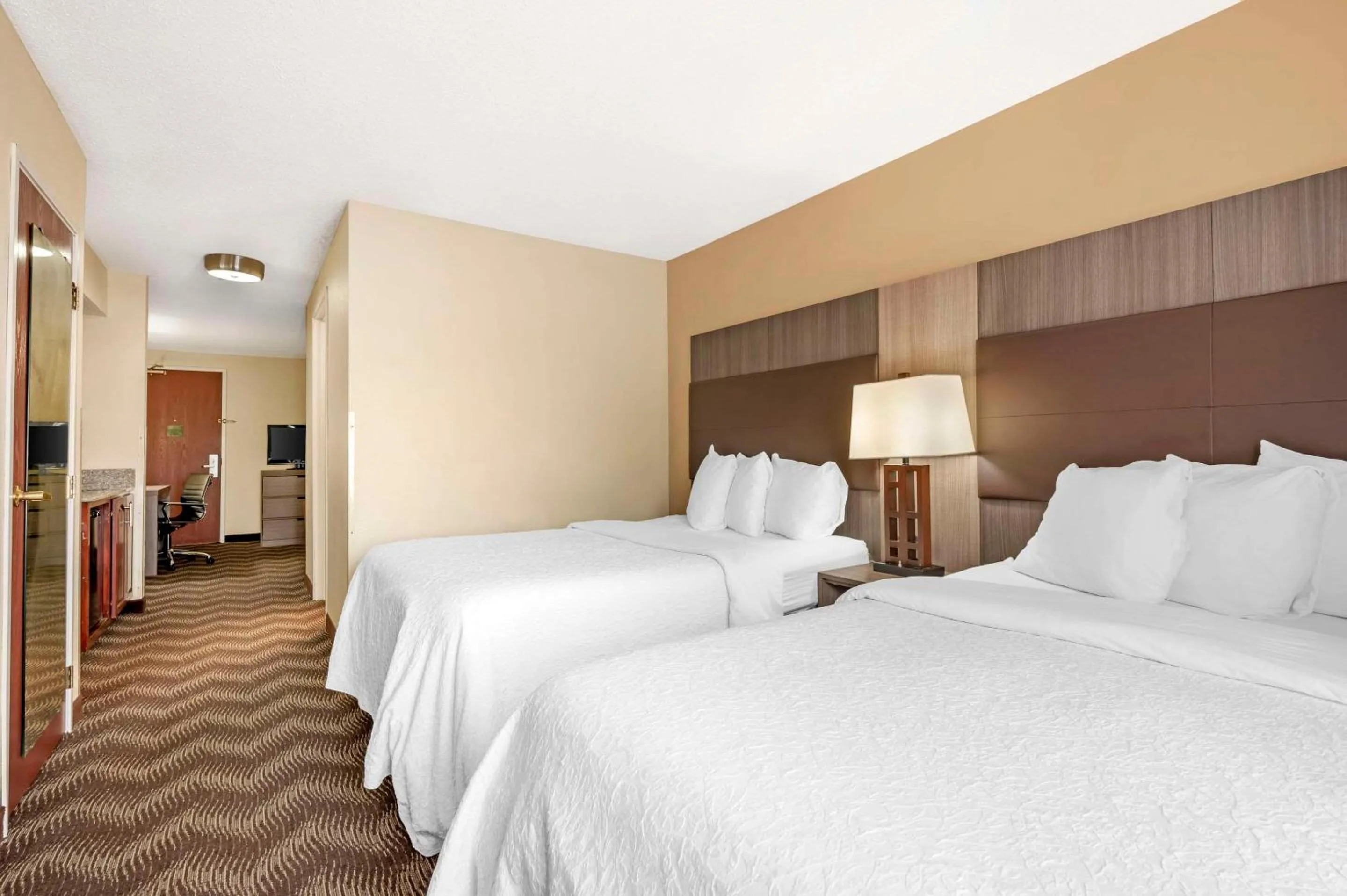 Bedroom, Bed in Quality Suites