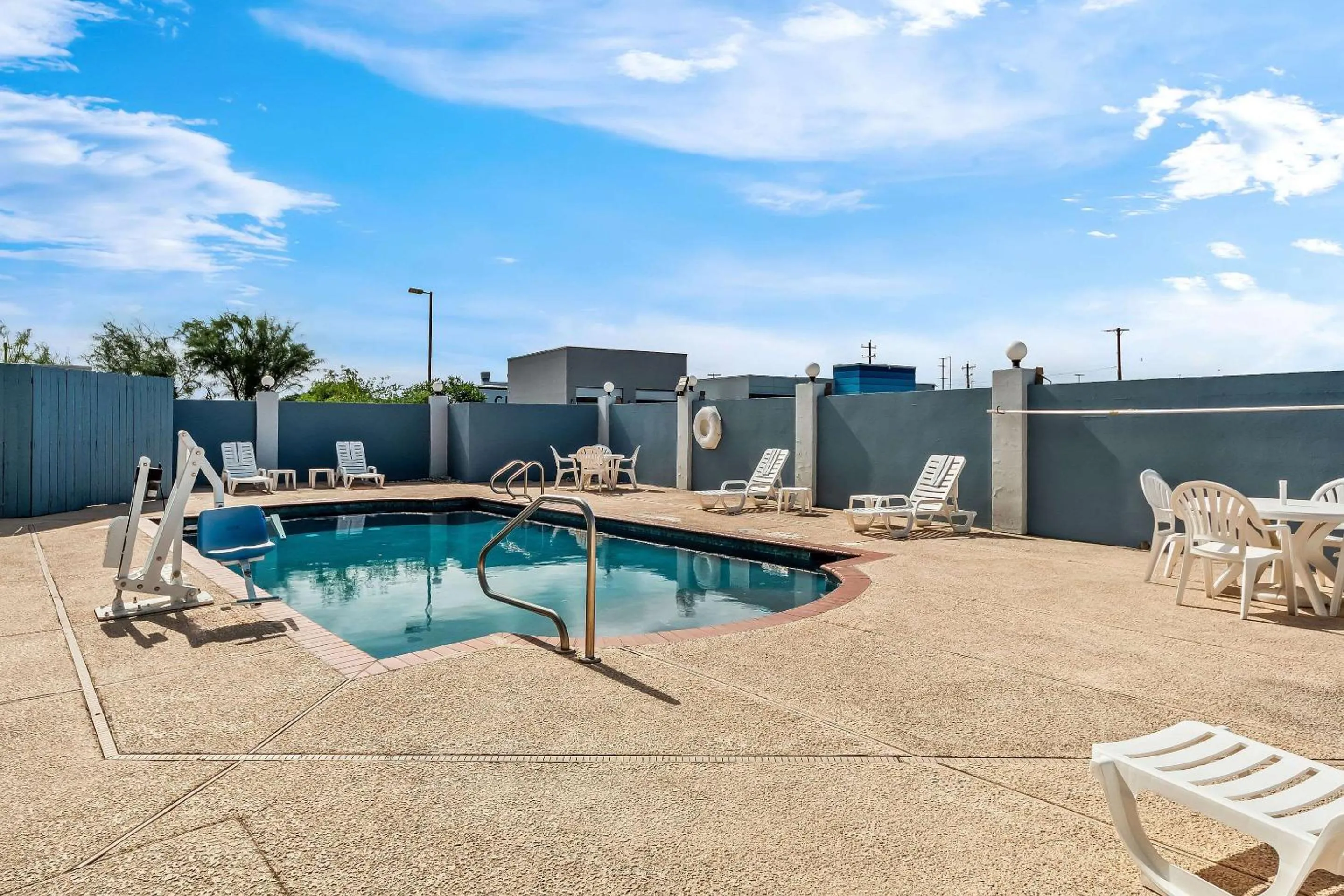 Swimming pool in Comfort Inn & Suites Donna near I-2
