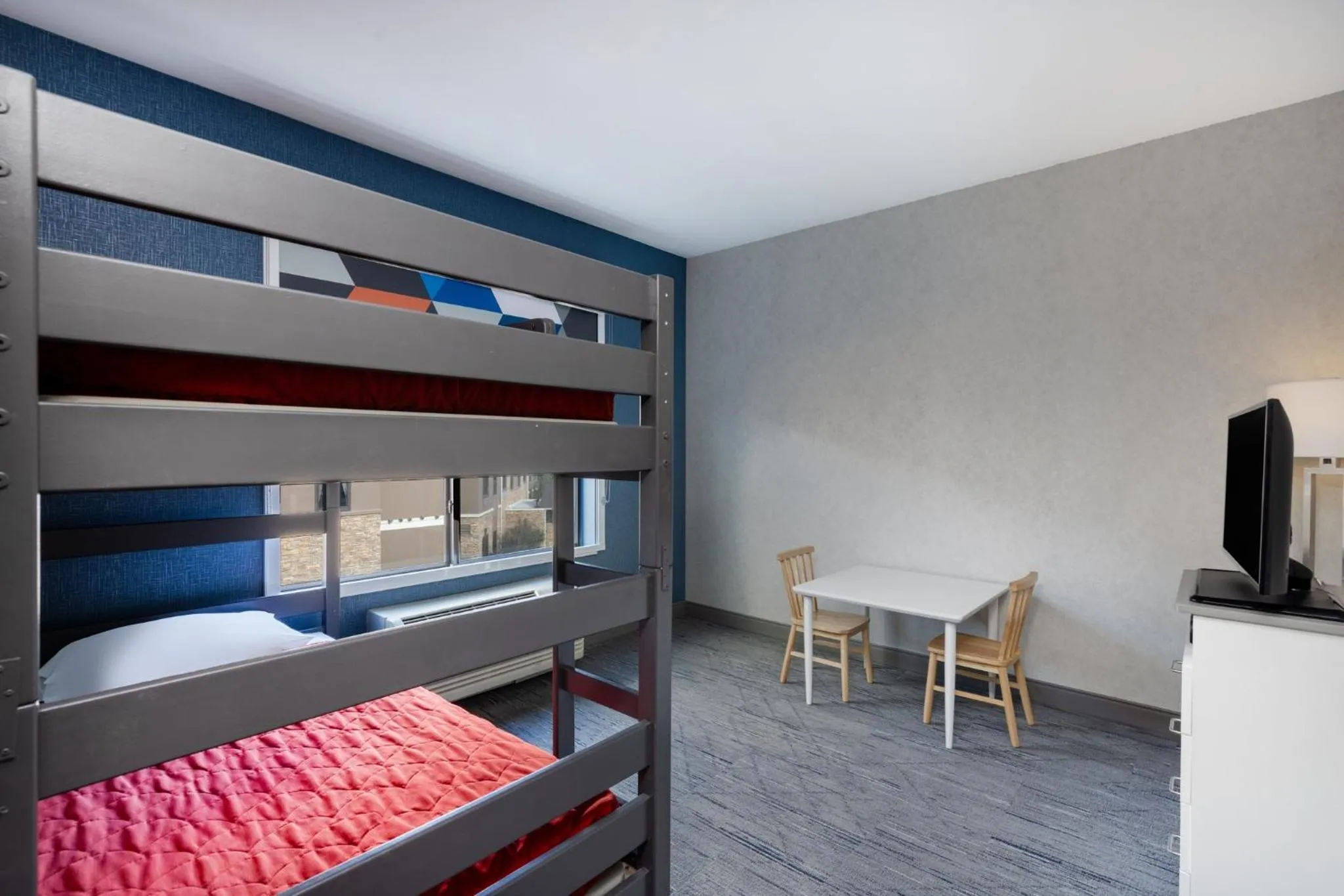 Photo of the whole room, Bed in Holiday Inn Express and Suites Missoula by IHG