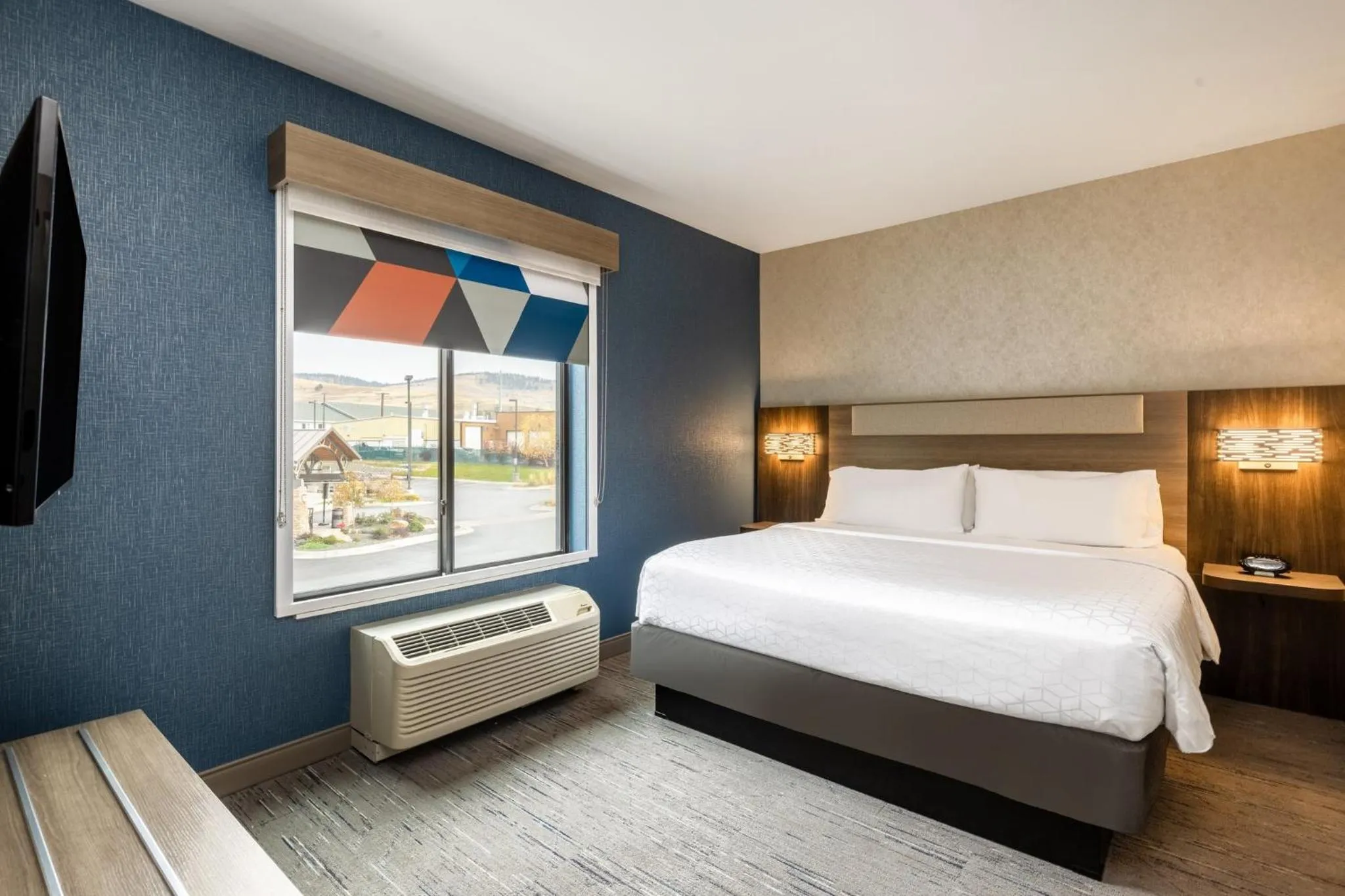 Photo of the whole room, Bed in Holiday Inn Express and Suites Missoula by IHG