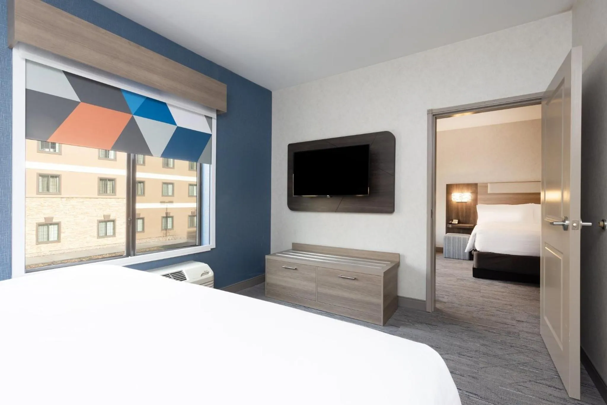 Photo of the whole room, Bed in Holiday Inn Express and Suites Missoula by IHG