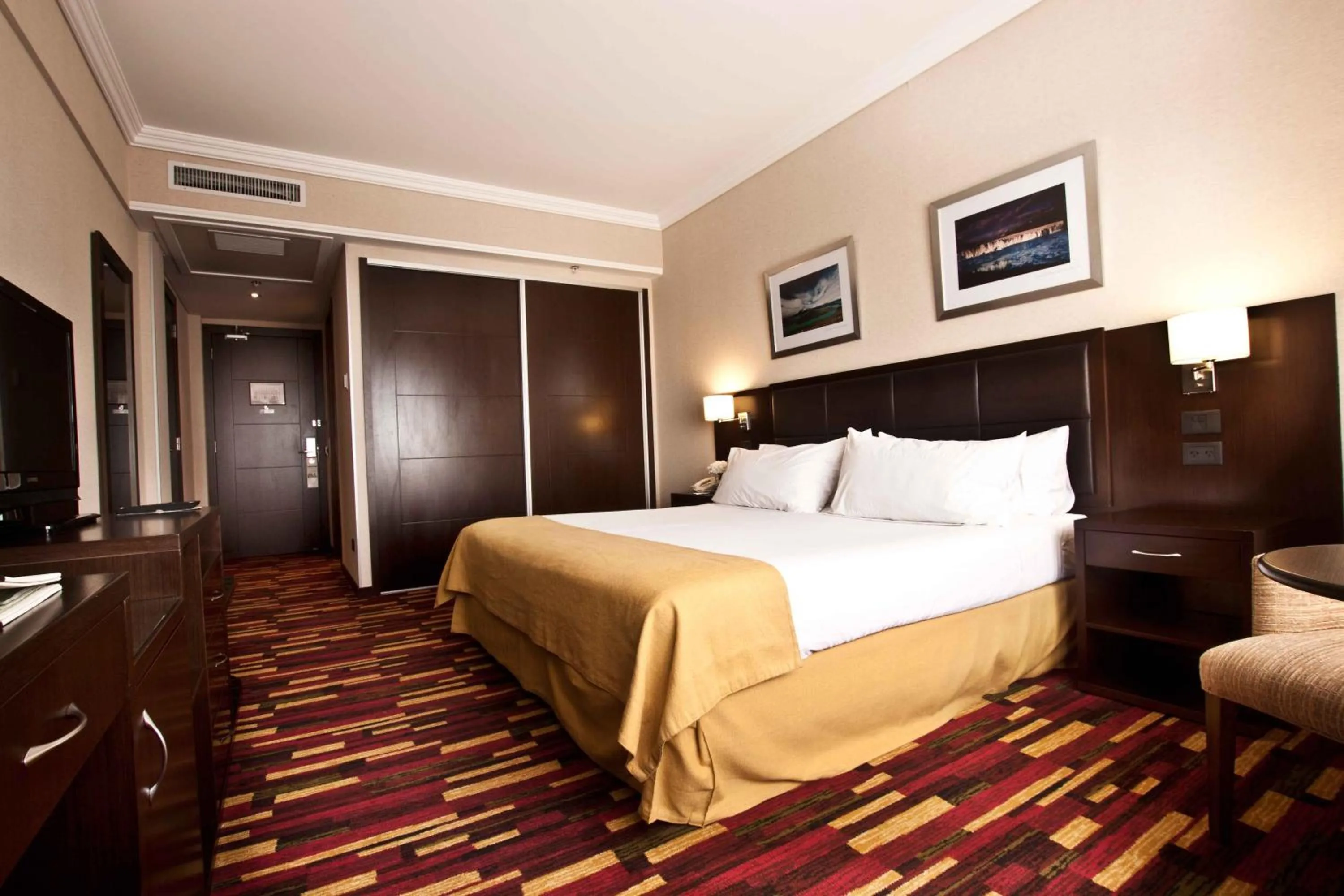 Photo of the whole room, Bed in Holiday Inn Ezeiza Airport, an IHG Hotel