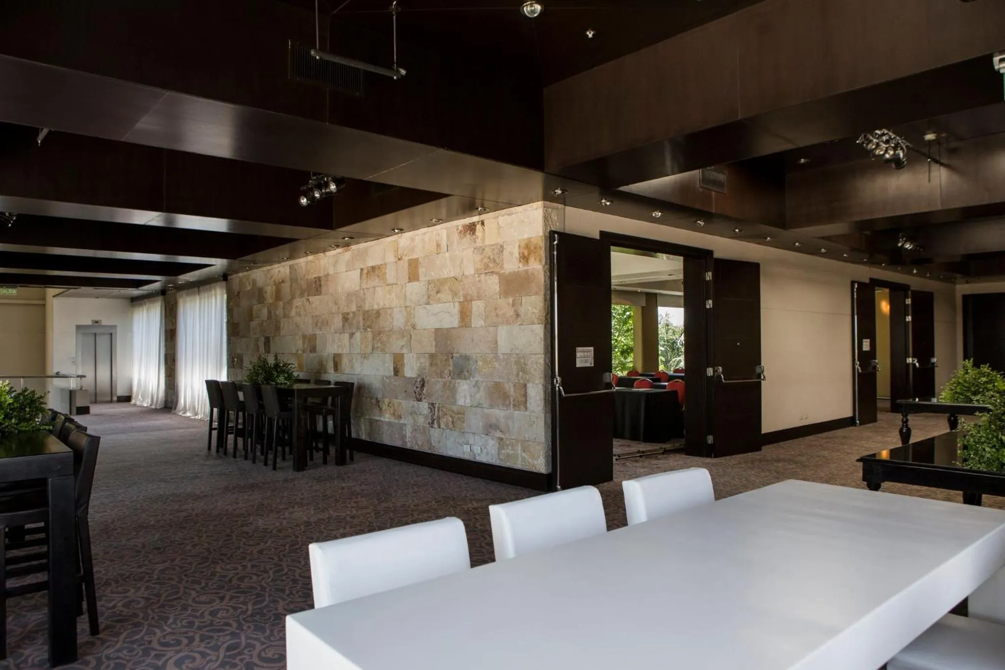 Meeting/conference room in Holiday Inn Ezeiza Airport, an IHG Hotel