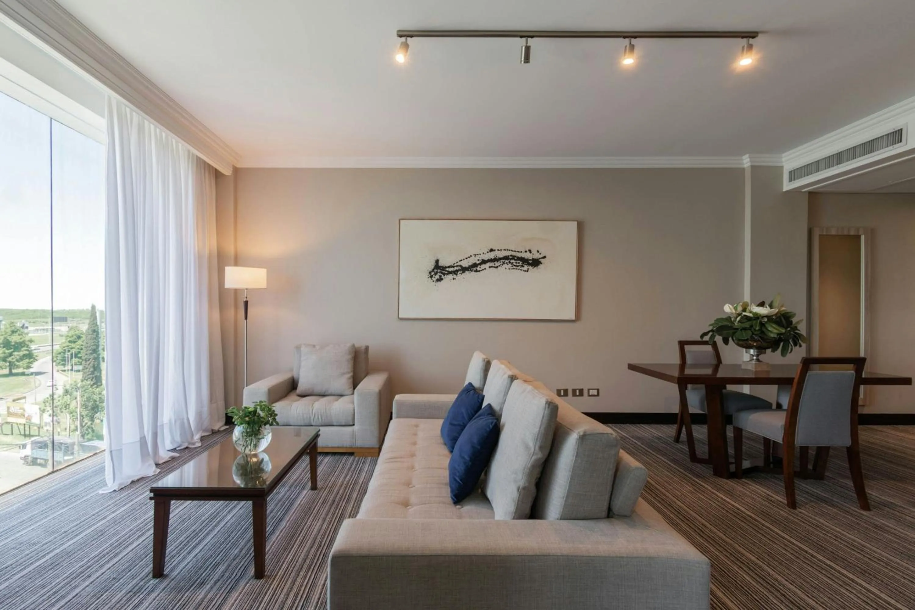 Living room in Marriott Hotel Buenos Aires Ezeiza Airport