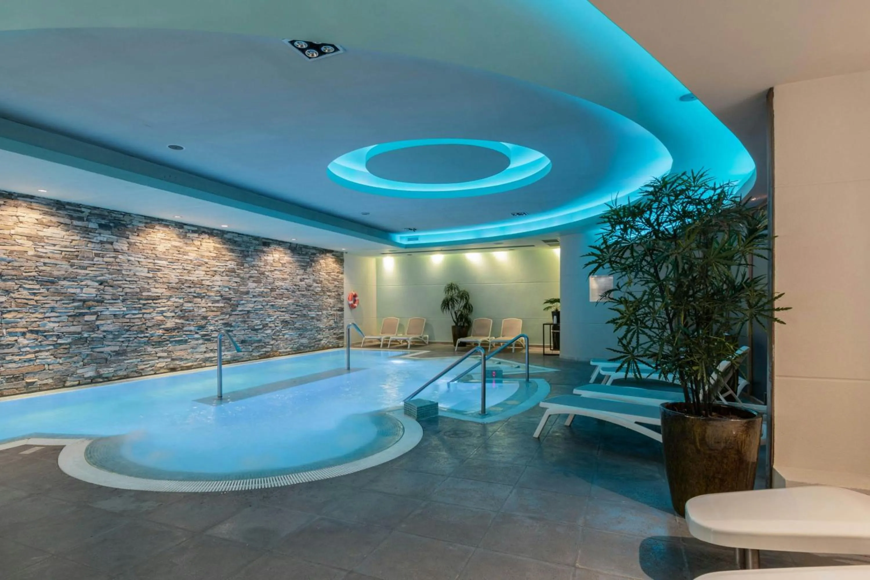 Swimming pool in Marriott Hotel Buenos Aires Ezeiza Airport