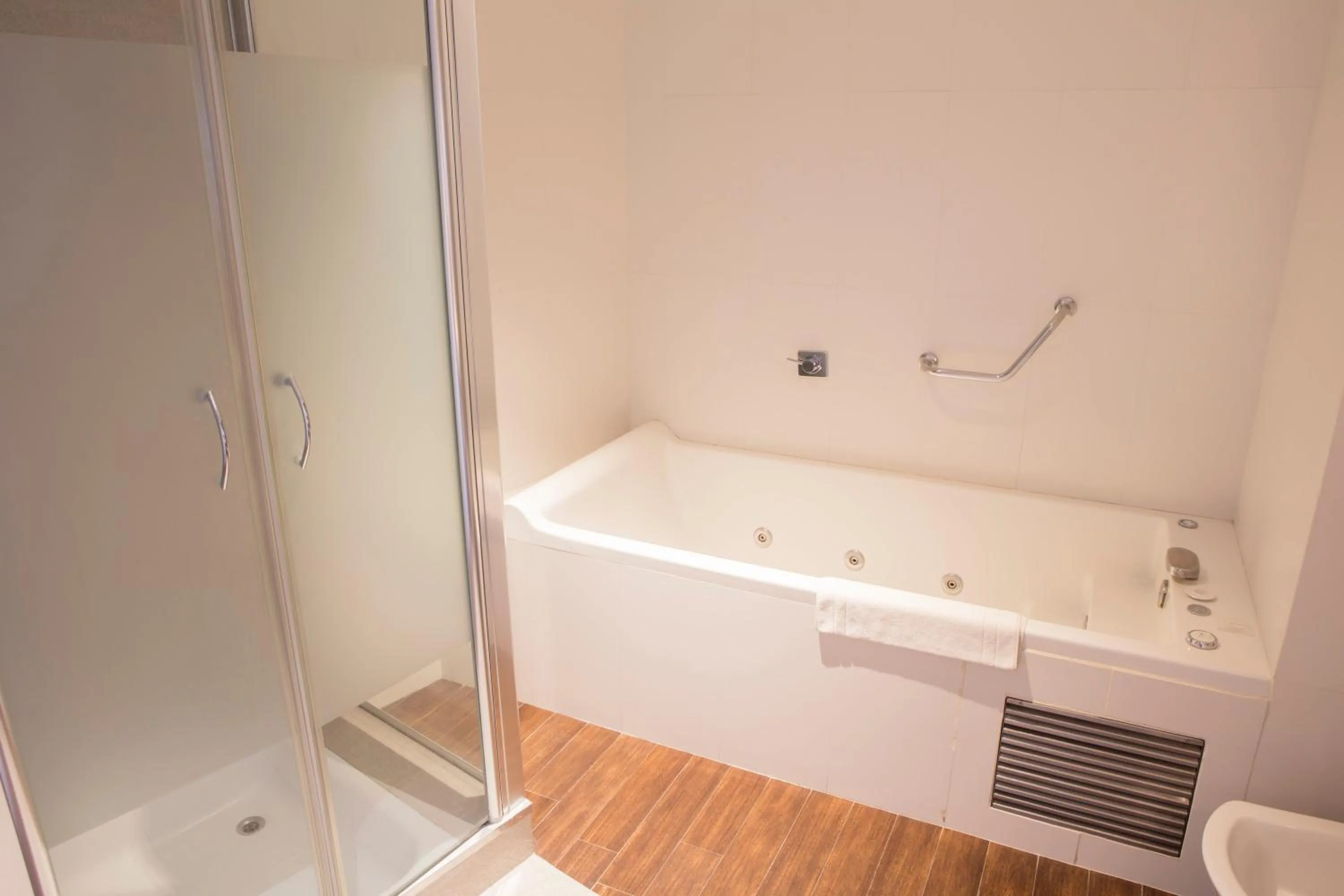 Photo of the whole room in Holiday Inn Ezeiza Airport, an IHG Hotel