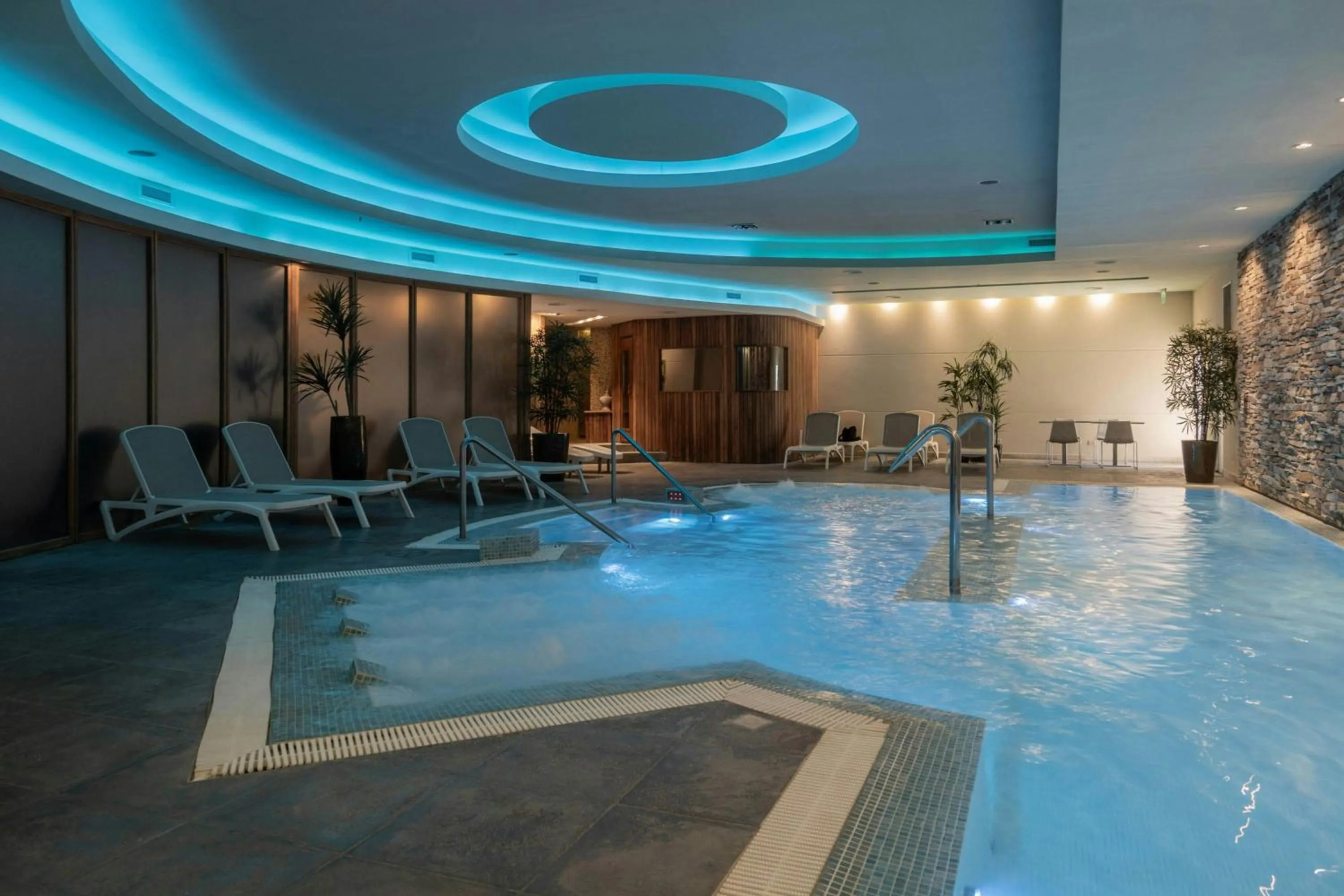 Swimming pool in Marriott Hotel Buenos Aires Ezeiza Airport