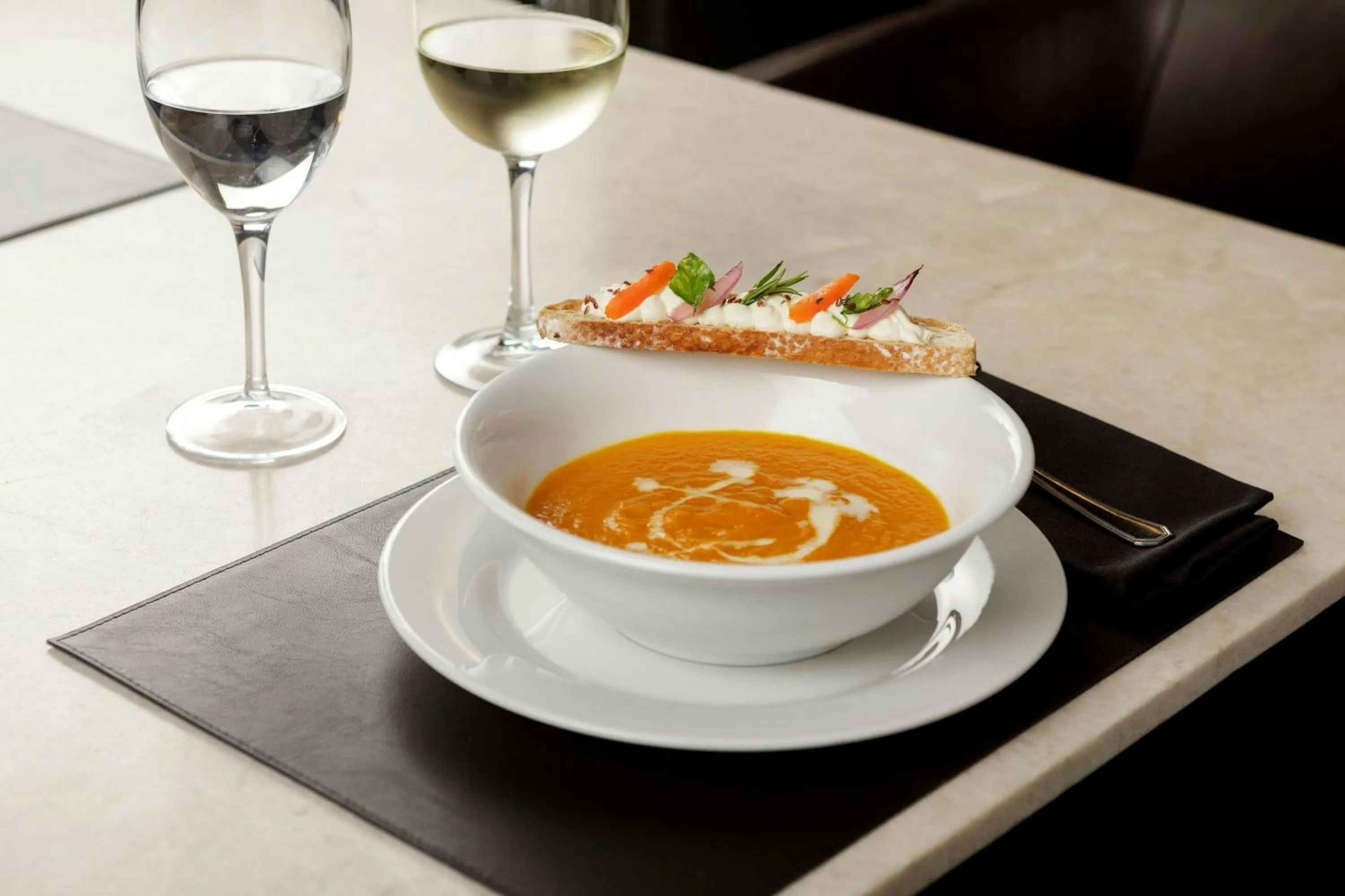 Lounge or bar in Marriott Hotel Buenos Aires Ezeiza Airport