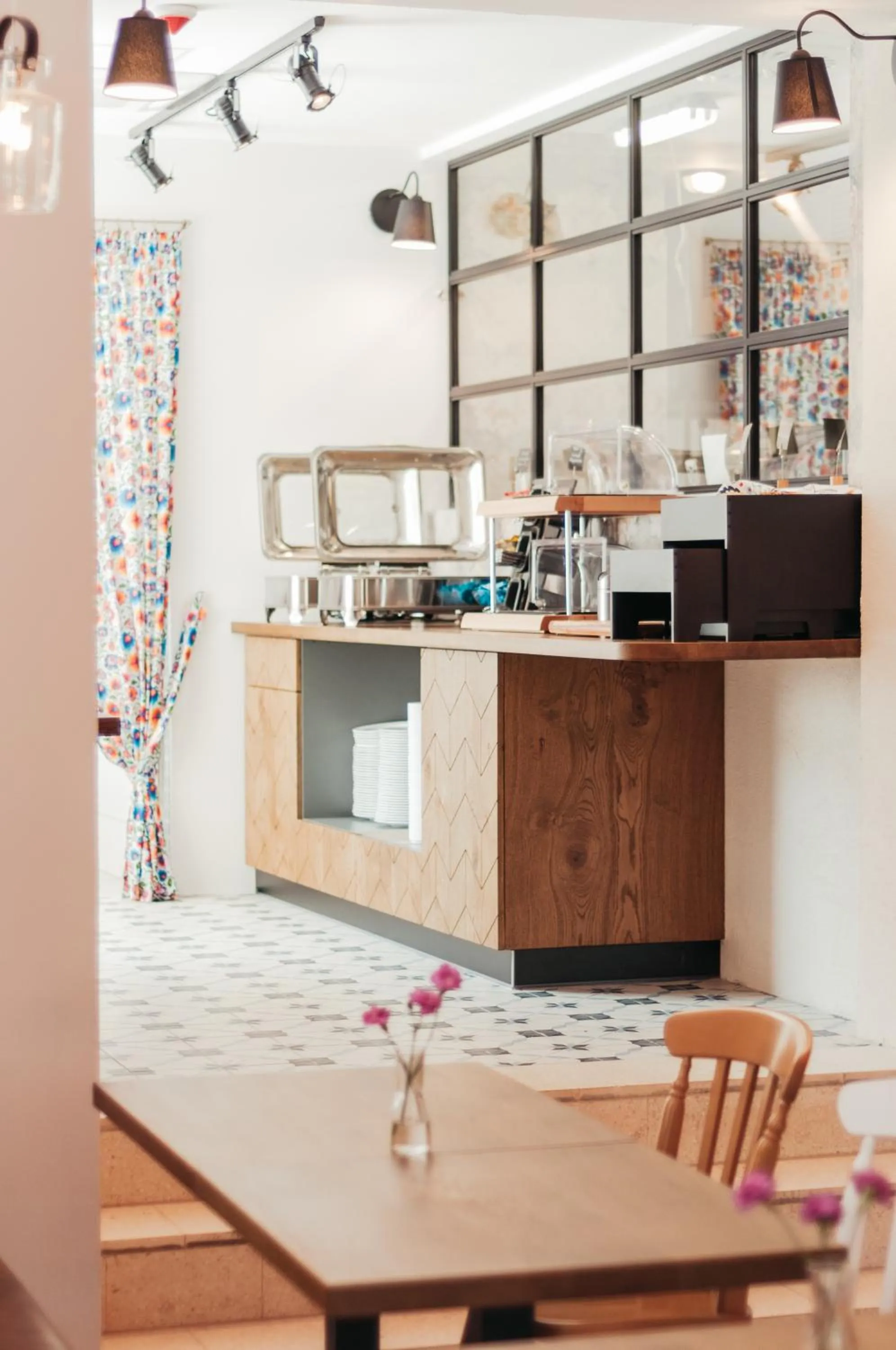 Restaurant/places to eat in Avena Boutique Hotel by Artery Hotels