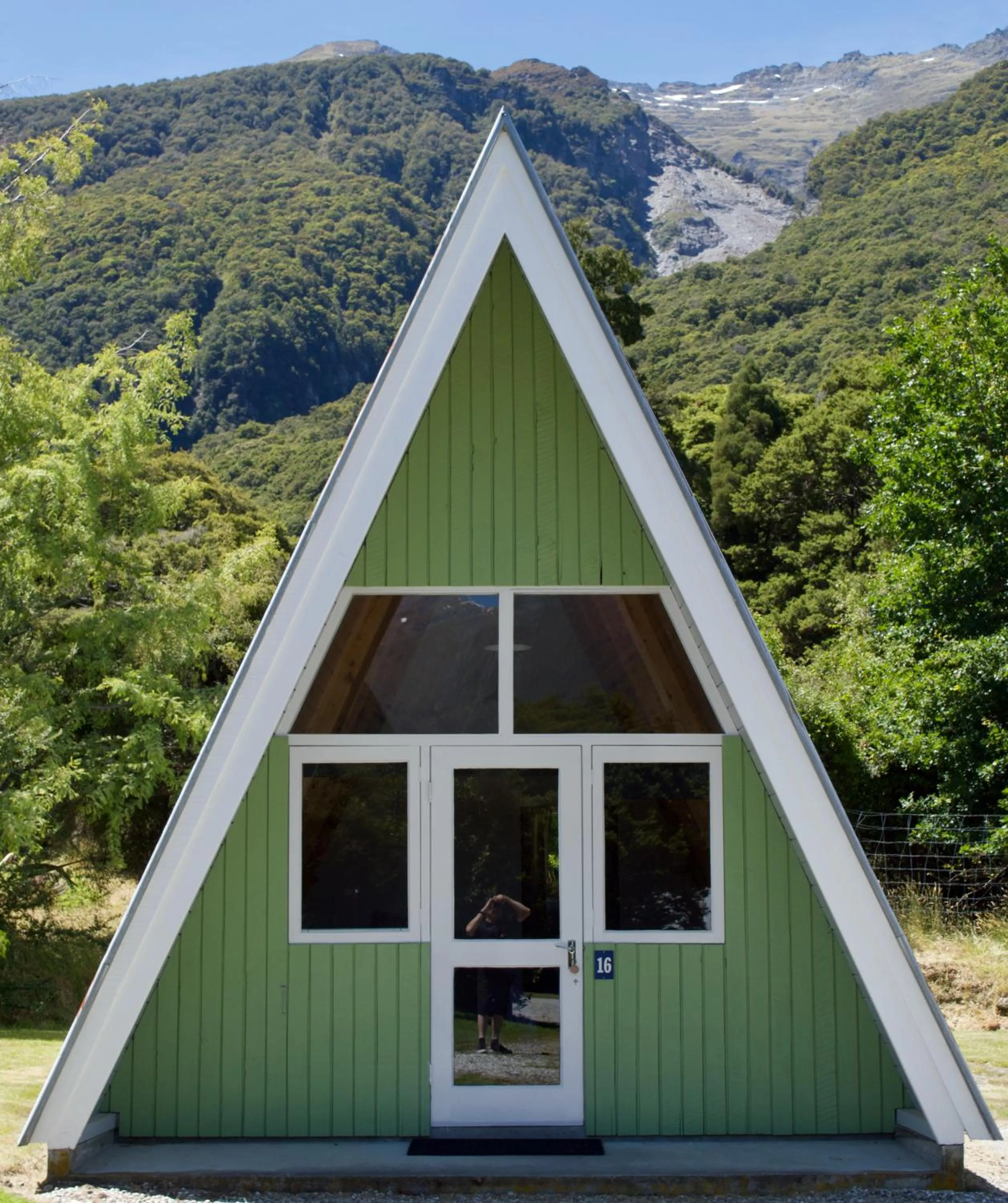 Facade/entrance in Wonderland Makarora Lodge