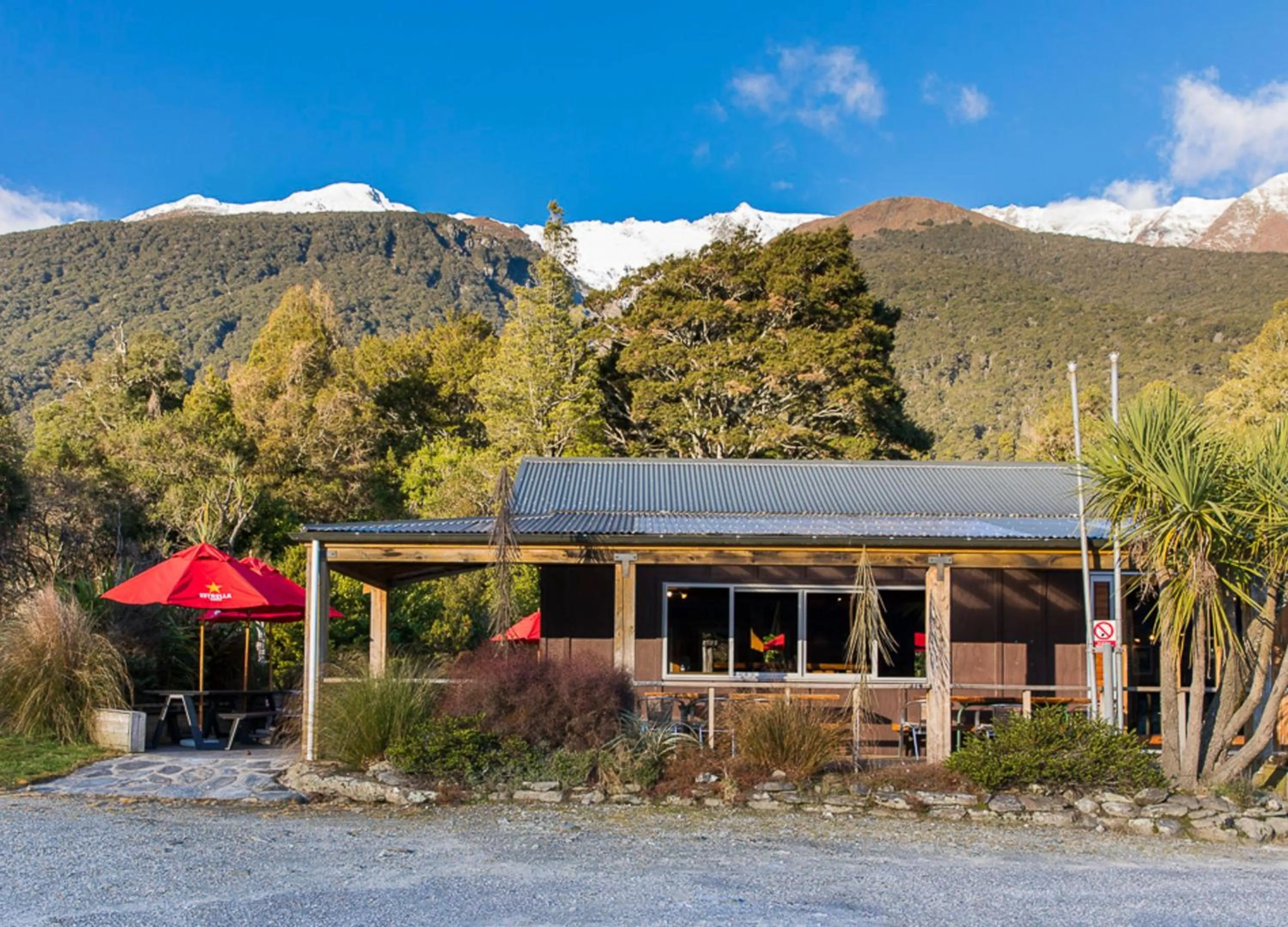 Property building in Wonderland Makarora Lodge