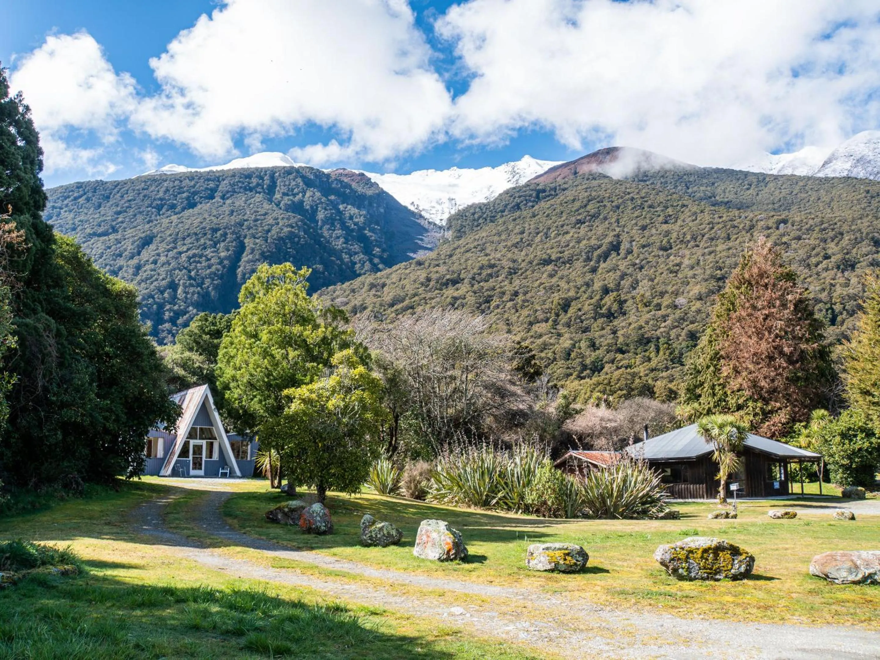 Mountain view in Wonderland Makarora Lodge