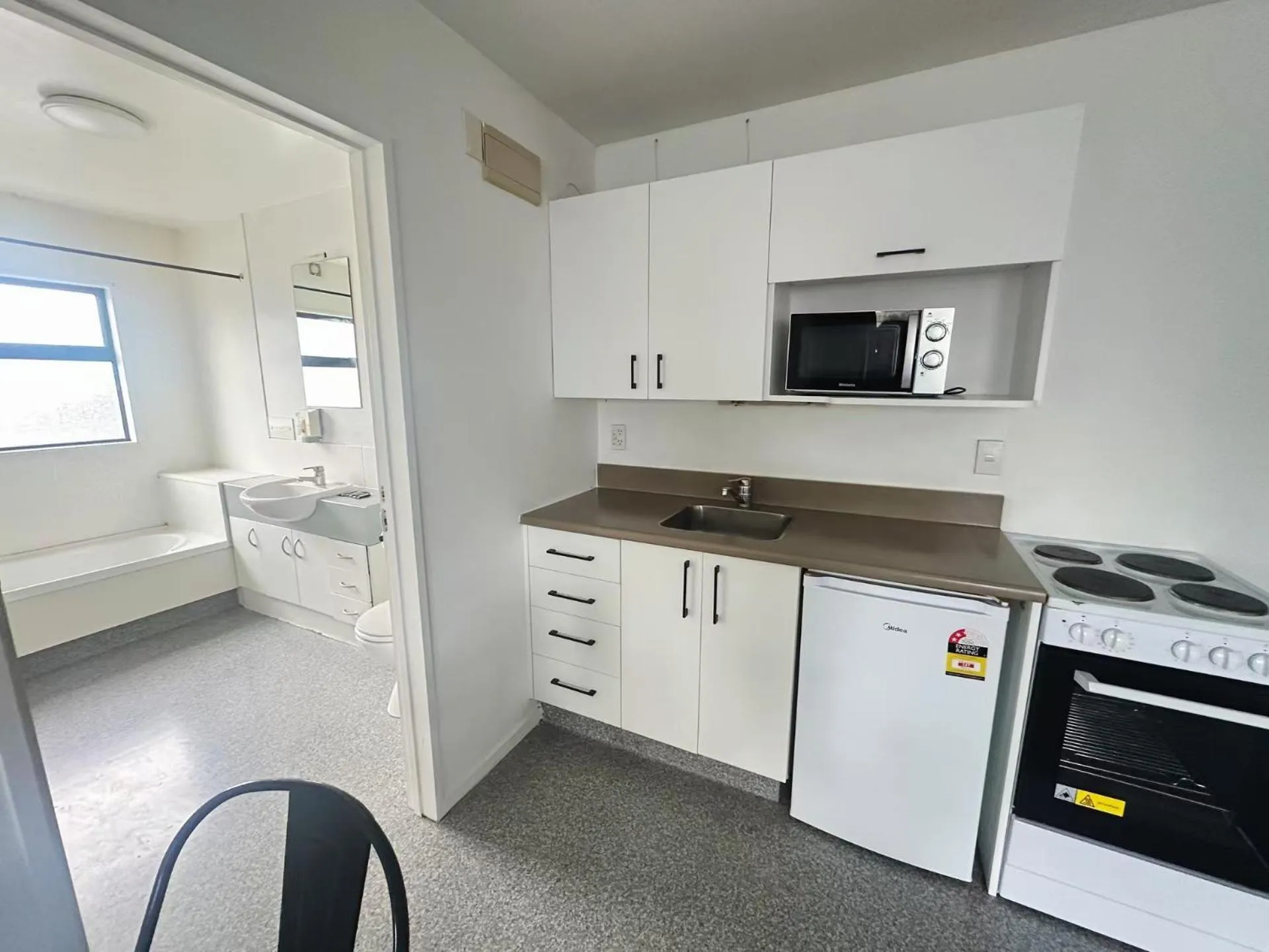 Kitchen or kitchenette in AAA Northlands Motel