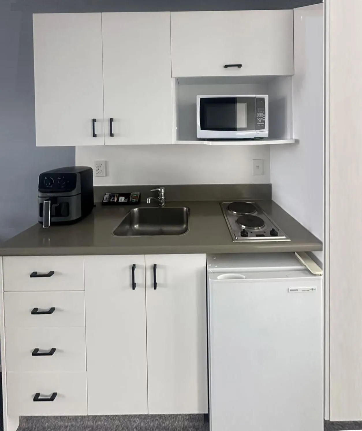 Kitchen or kitchenette in AAA Northlands Motel