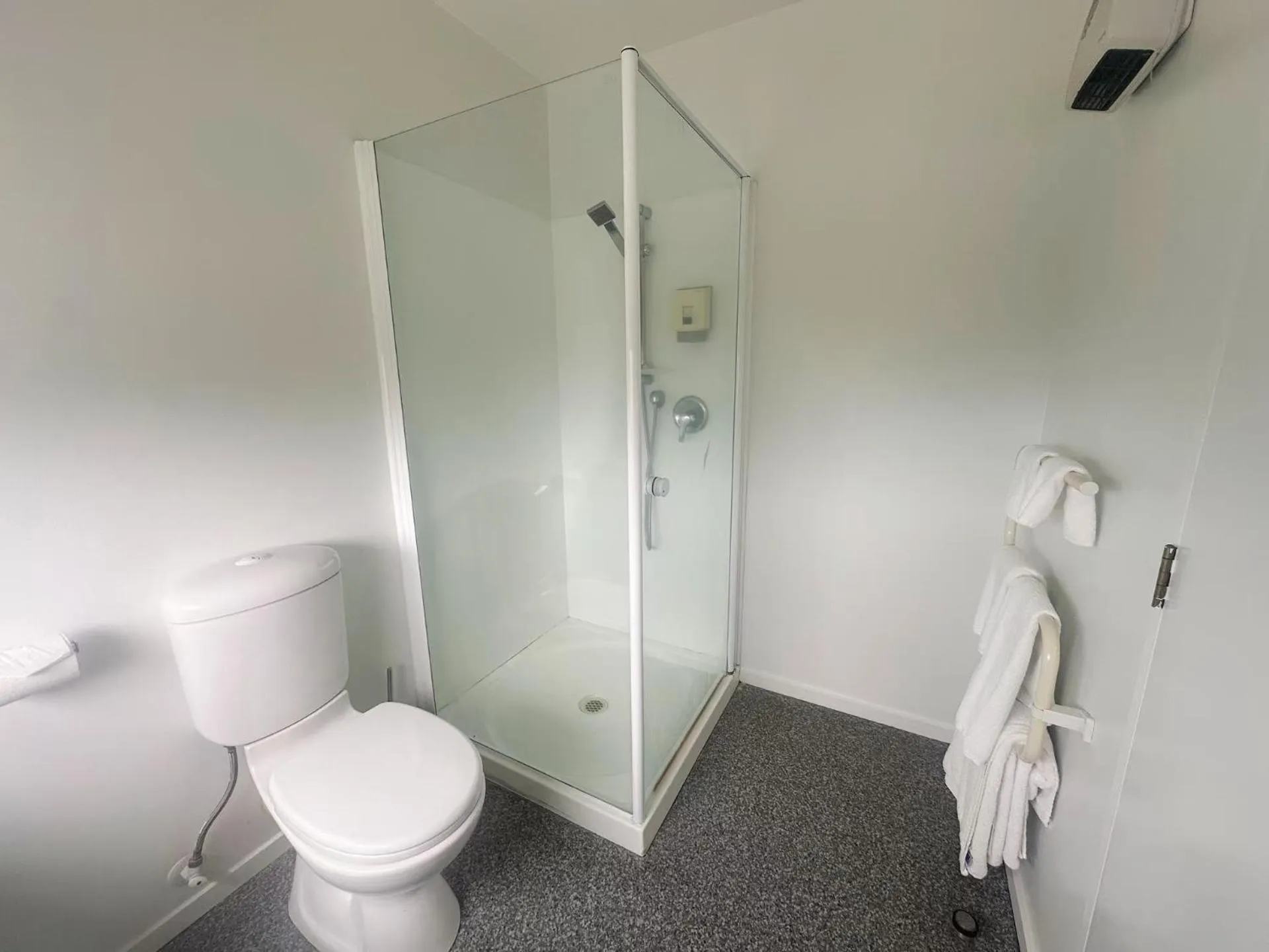 Shower in AAA Northlands Motel