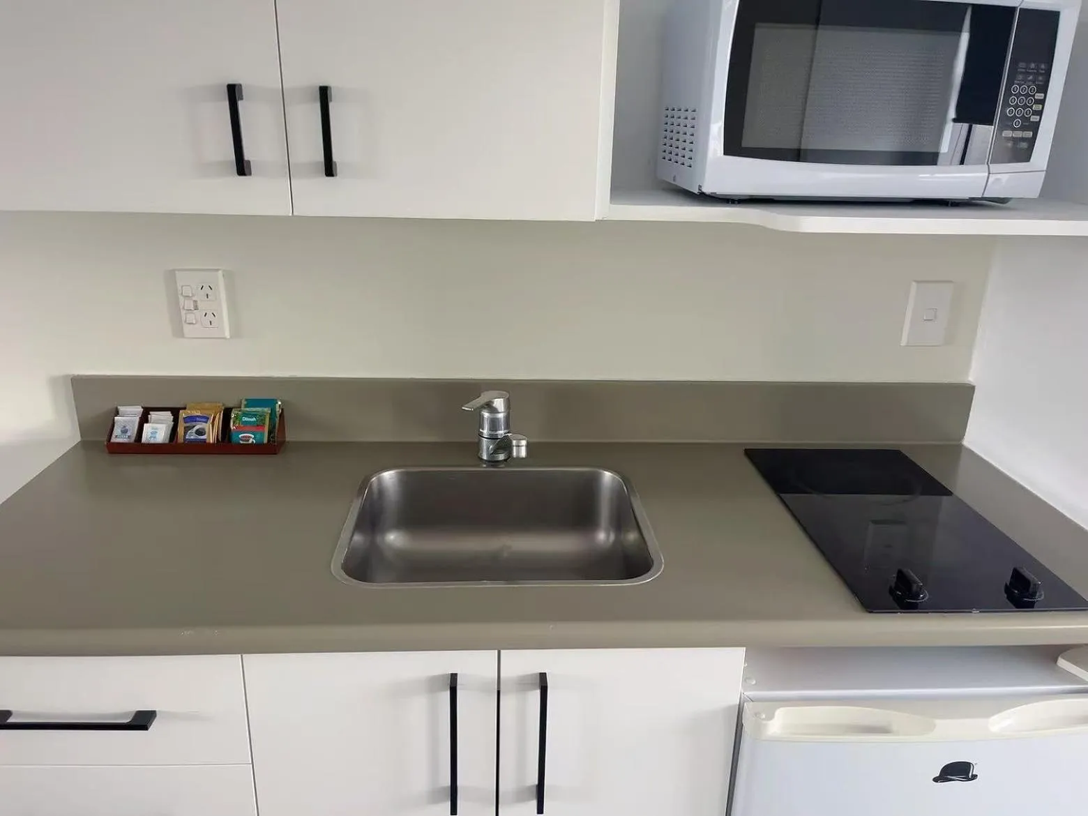 Kitchen or kitchenette in AAA Northlands Motel