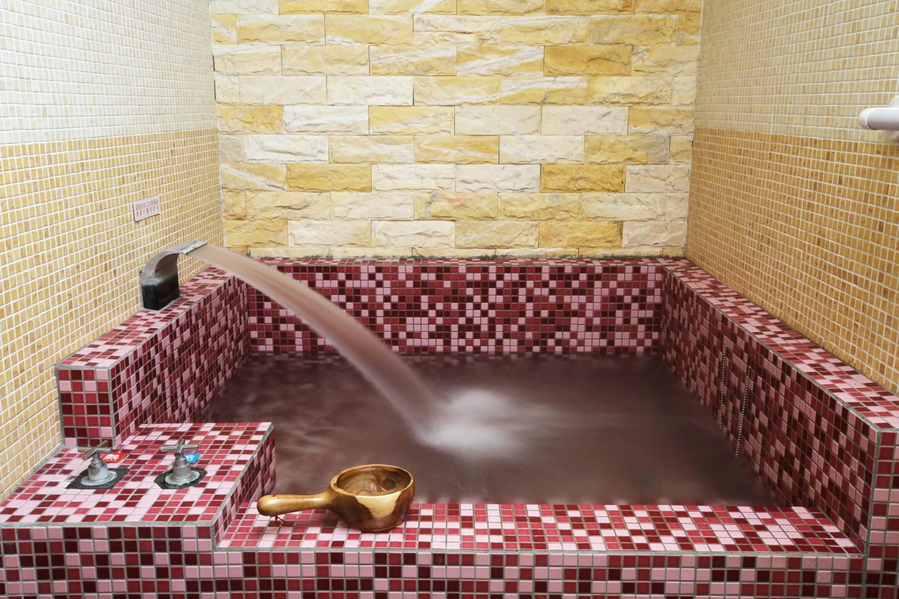 Hot Spring Bath in Long Shan Hotel