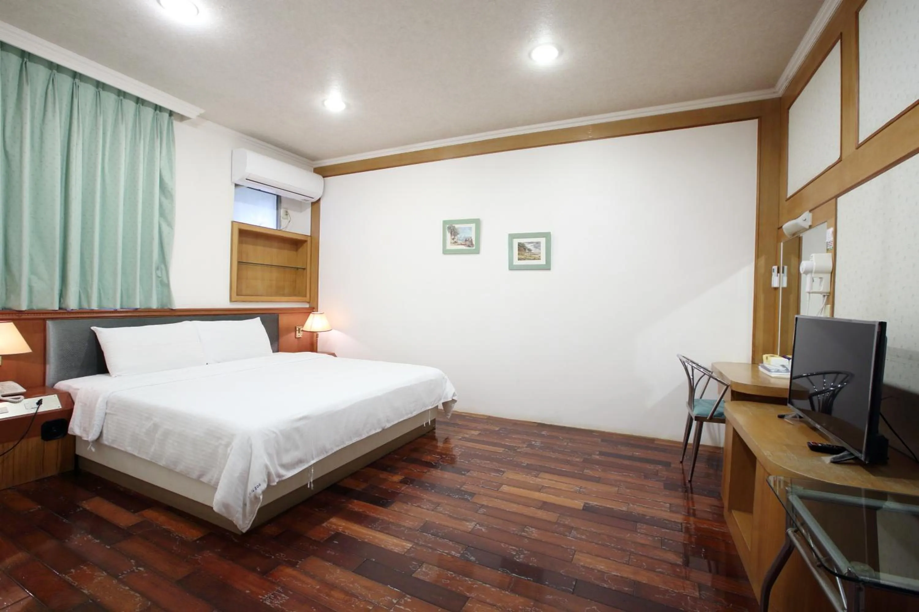 Bed in Long Shan Hotel