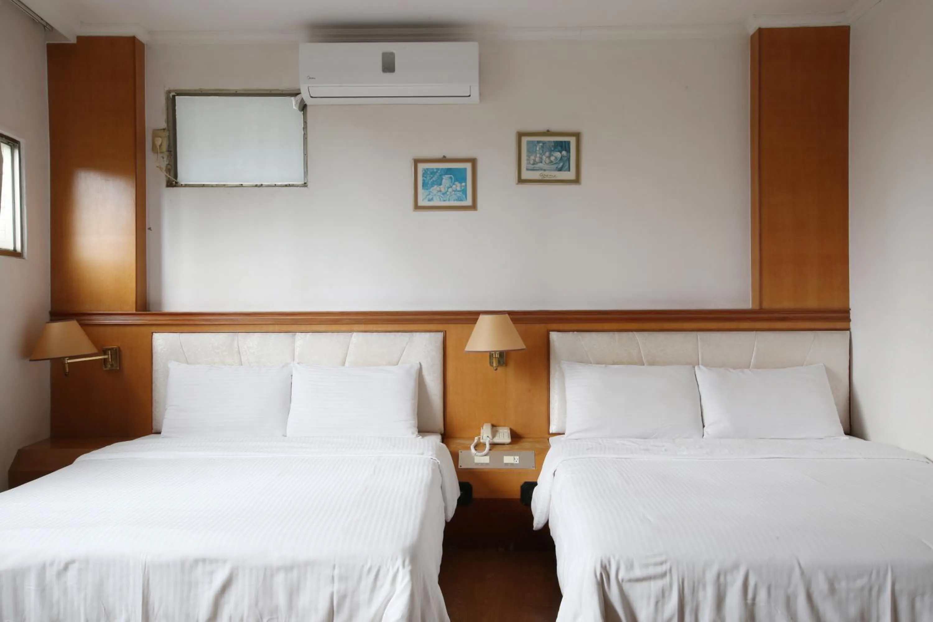 Bed in Long Shan Hotel