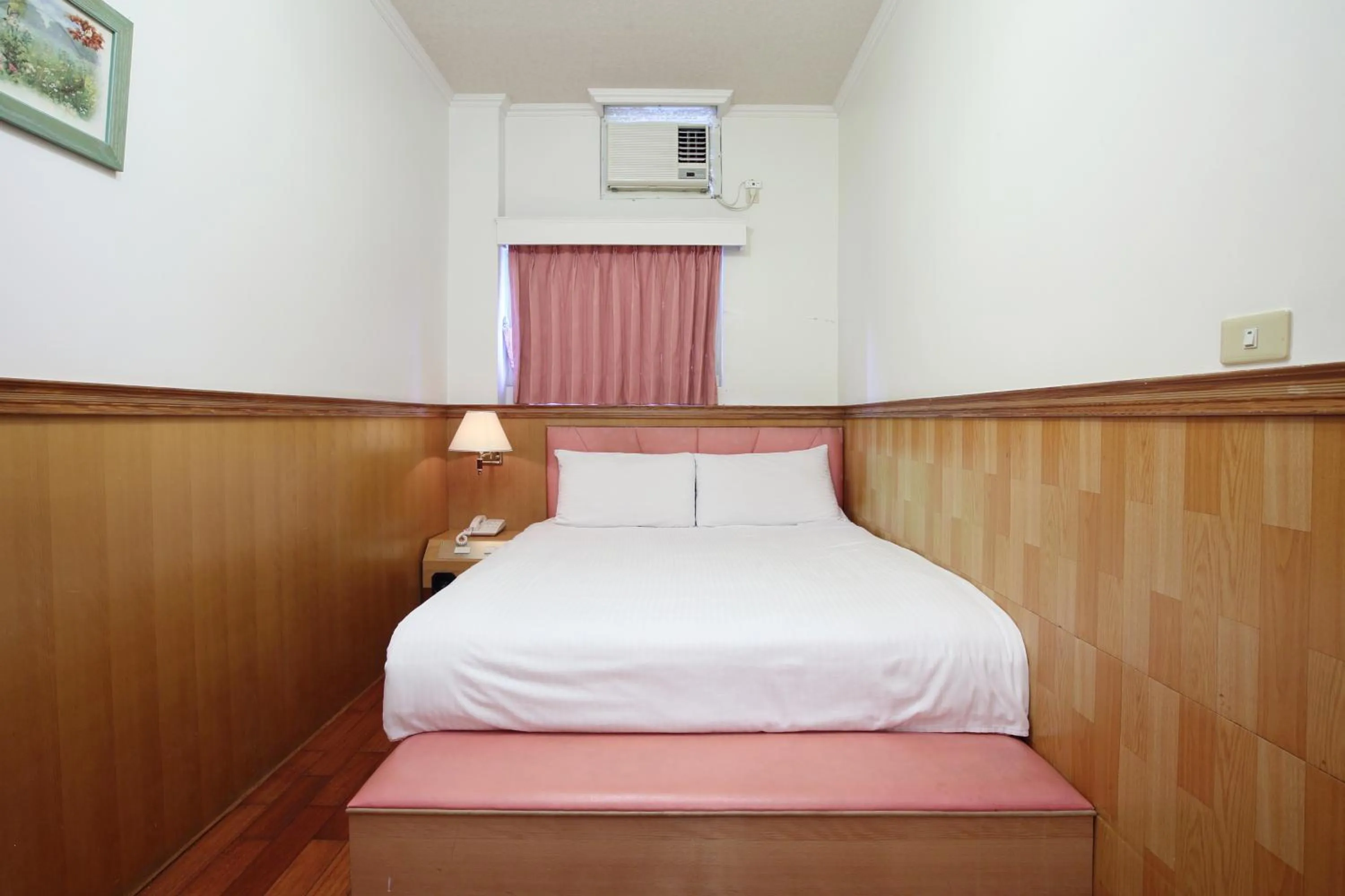 Bed in Long Shan Hotel