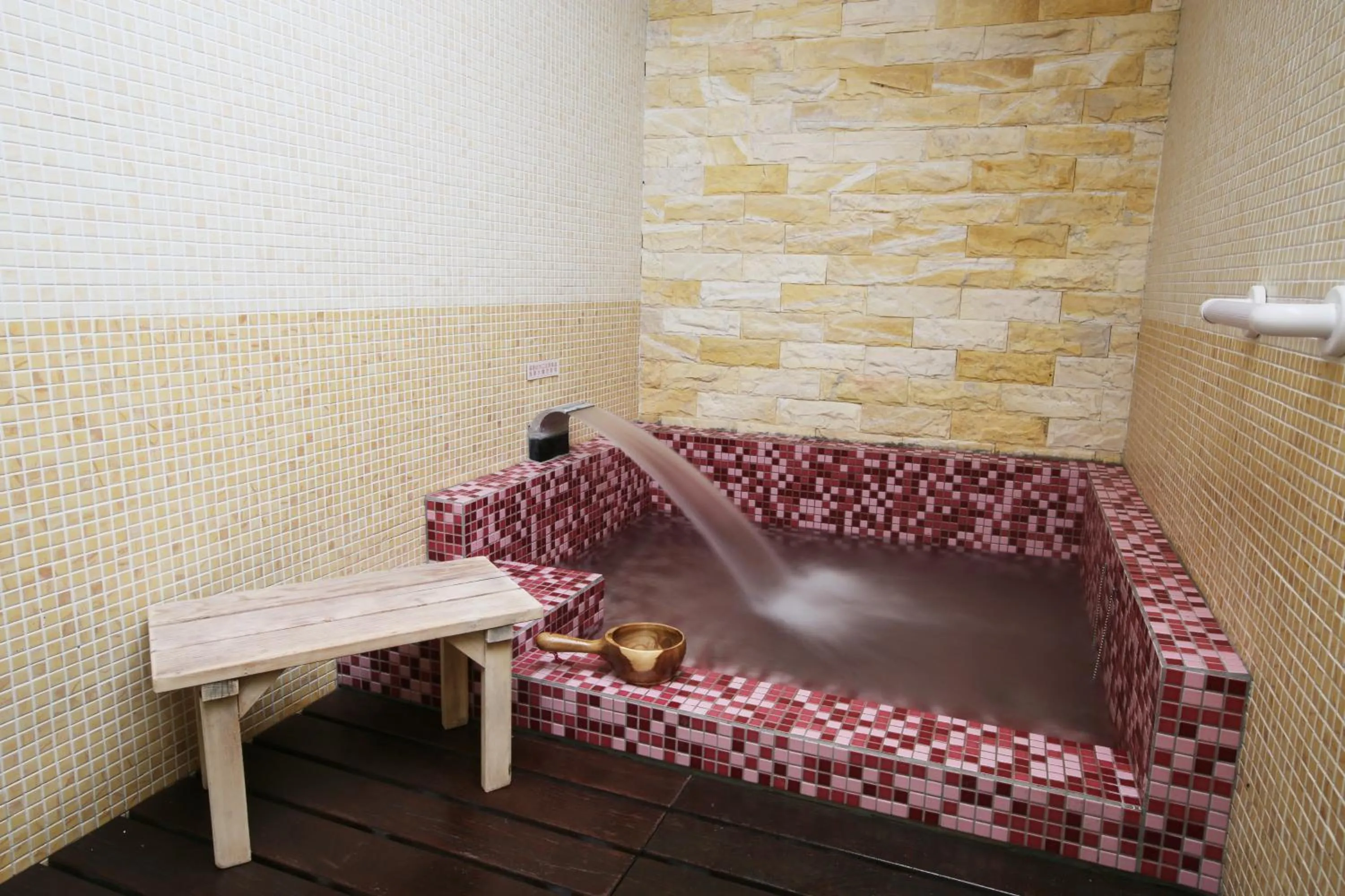 Hot Spring Bath in Long Shan Hotel