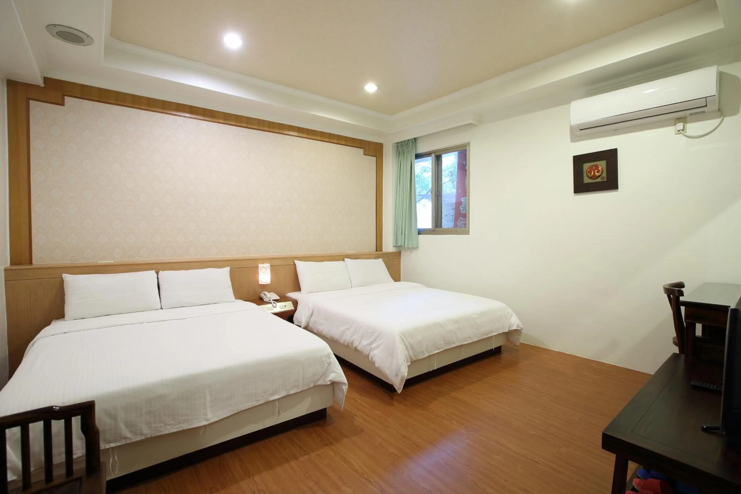 Bed in Long Shan Hotel