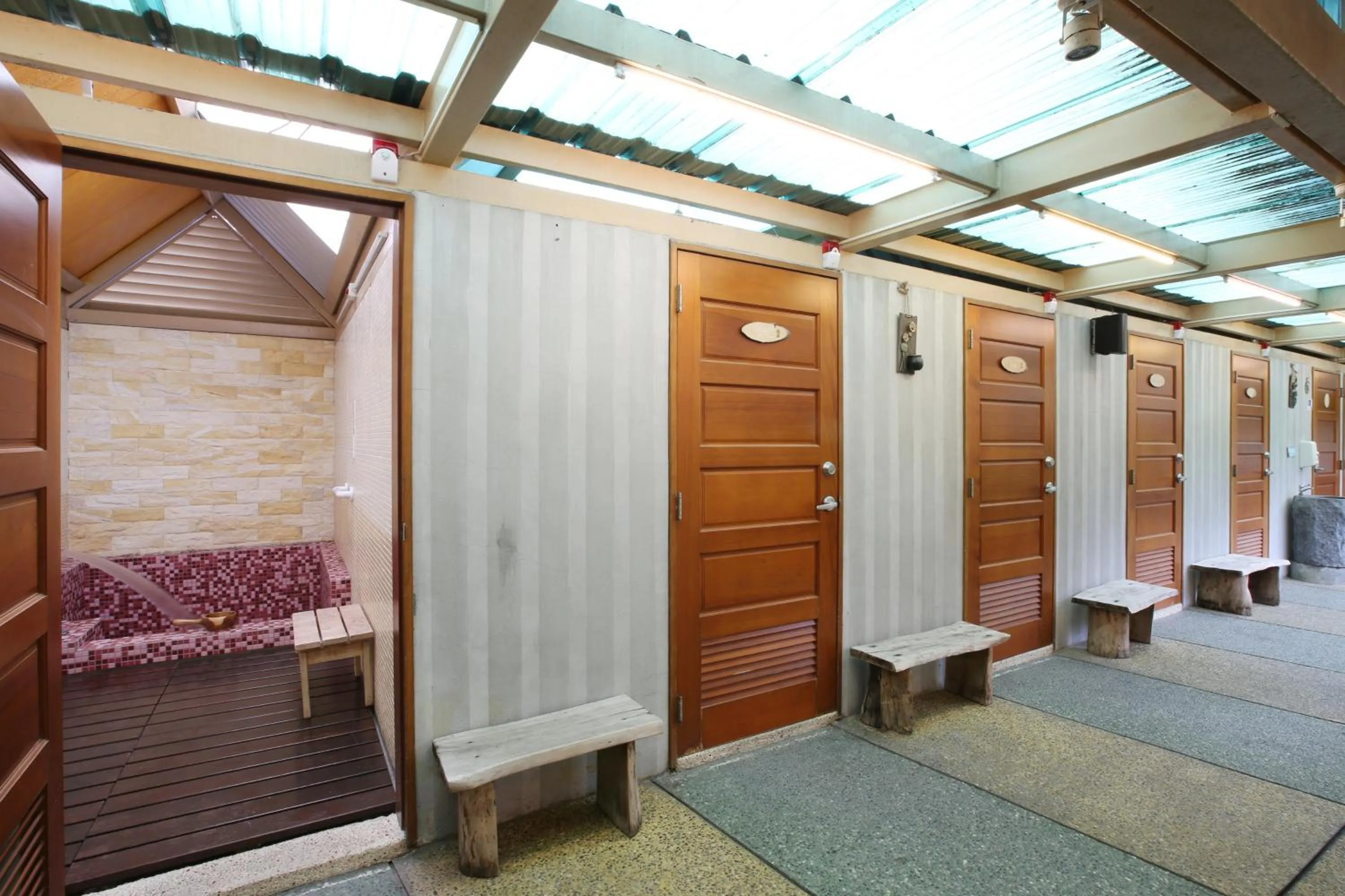 Hot Spring Bath in Long Shan Hotel