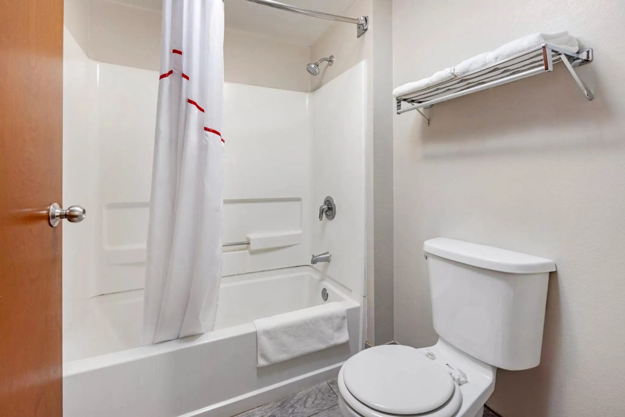 Bathroom in Red Roof Inn Franklin, TN