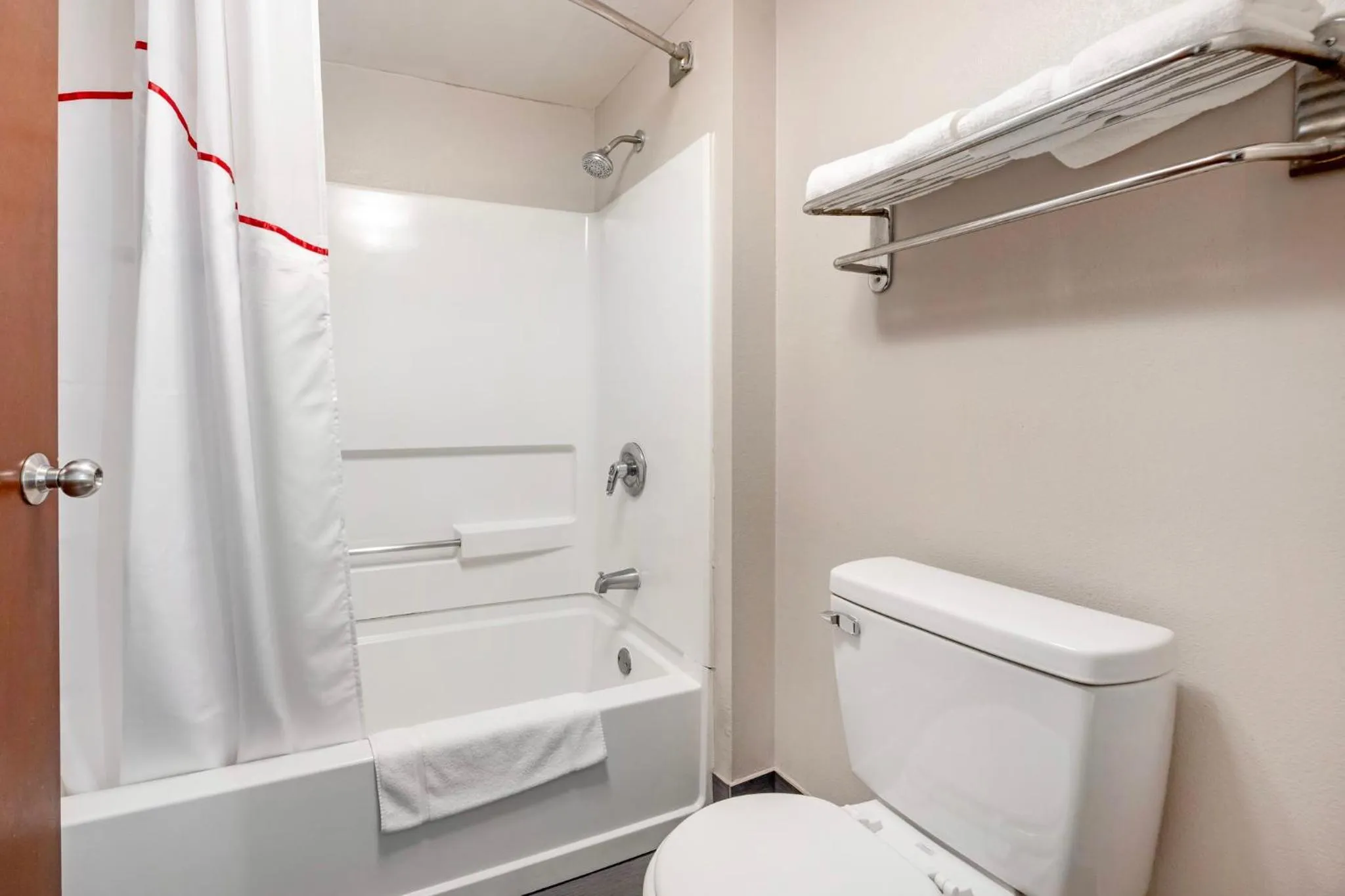 Bathroom in Red Roof Inn Franklin, TN