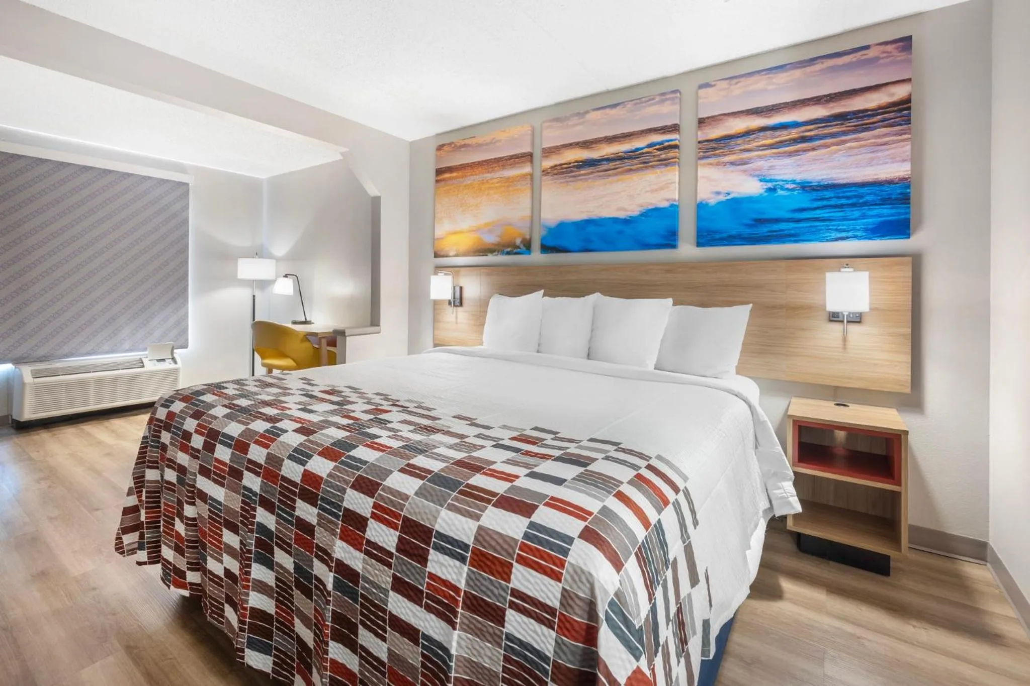 Photo of the whole room, Bed in Red Roof Inn Franklin, TN