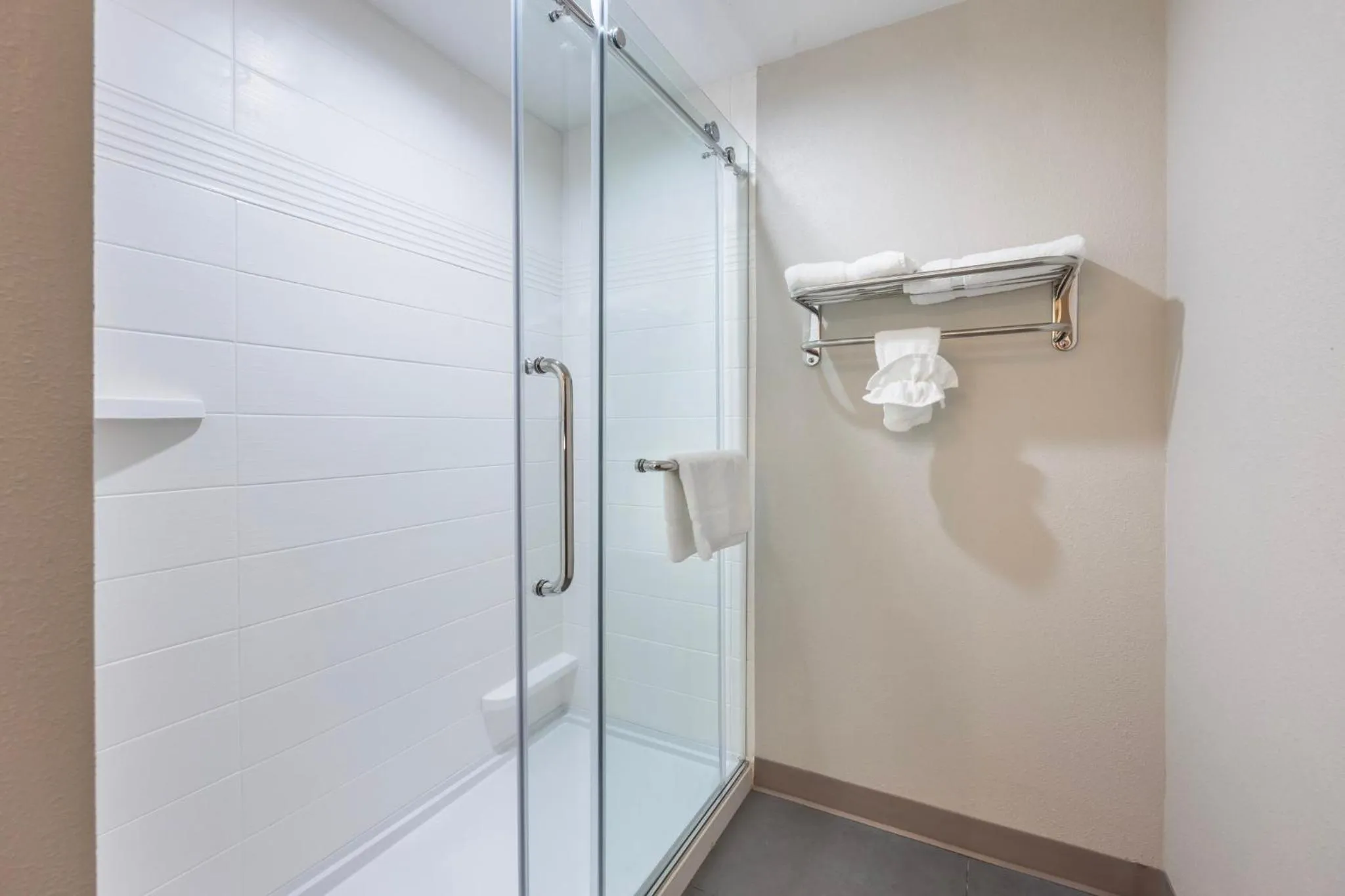 Bathroom in Red Roof Inn Franklin, TN