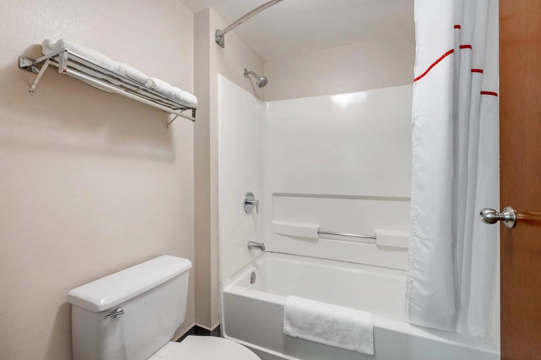 Bathroom in Red Roof Inn Franklin, TN