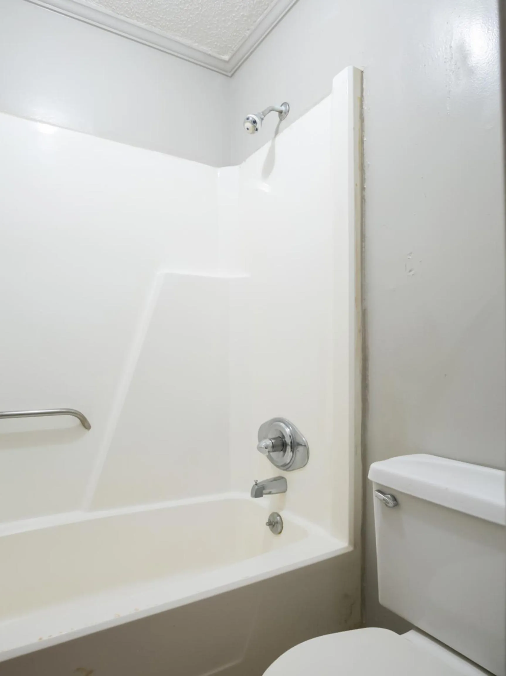 Bathroom in Raceway Inn Darlington By OYO