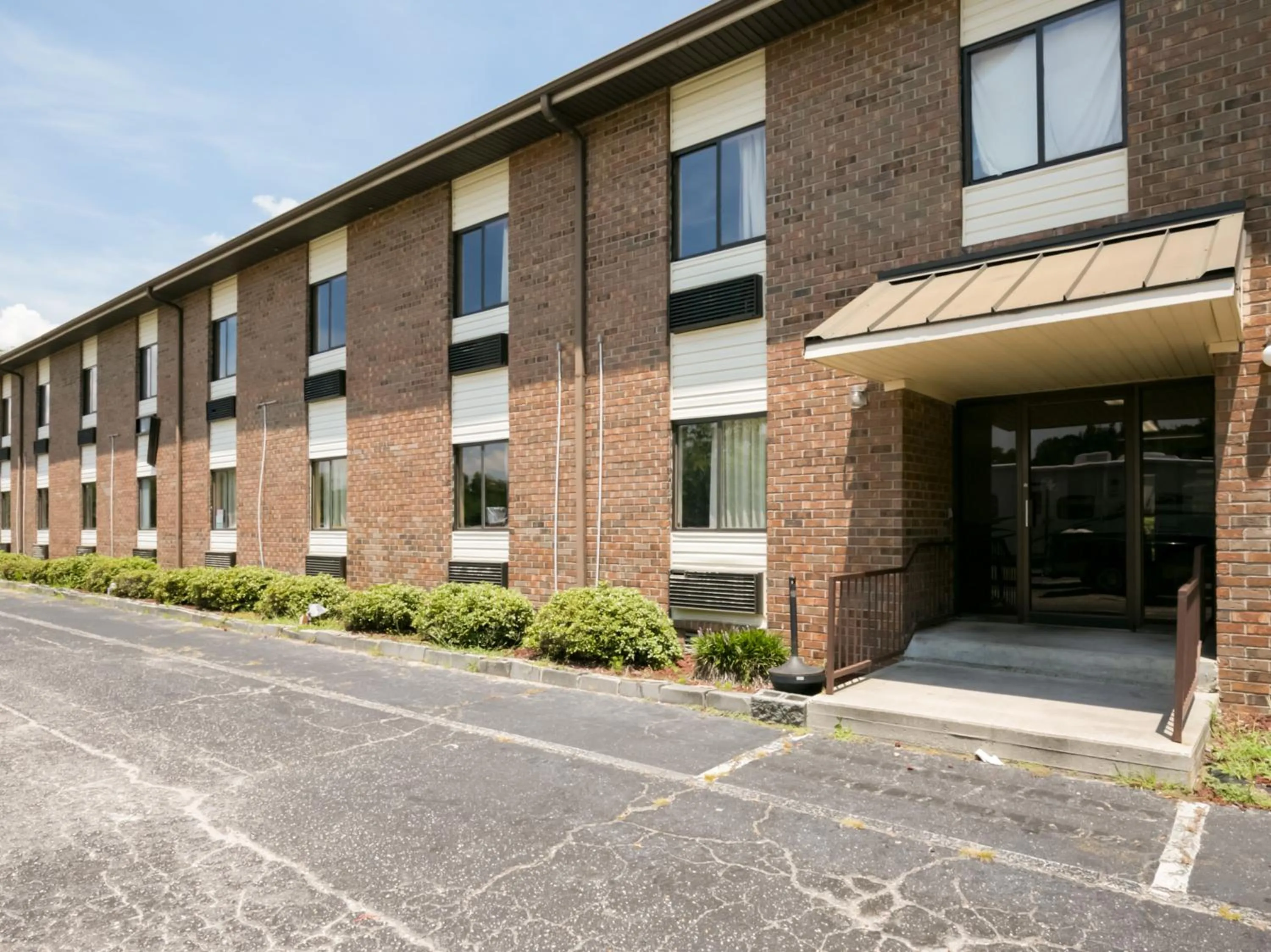 Facade/entrance in Raceway Inn Darlington By OYO