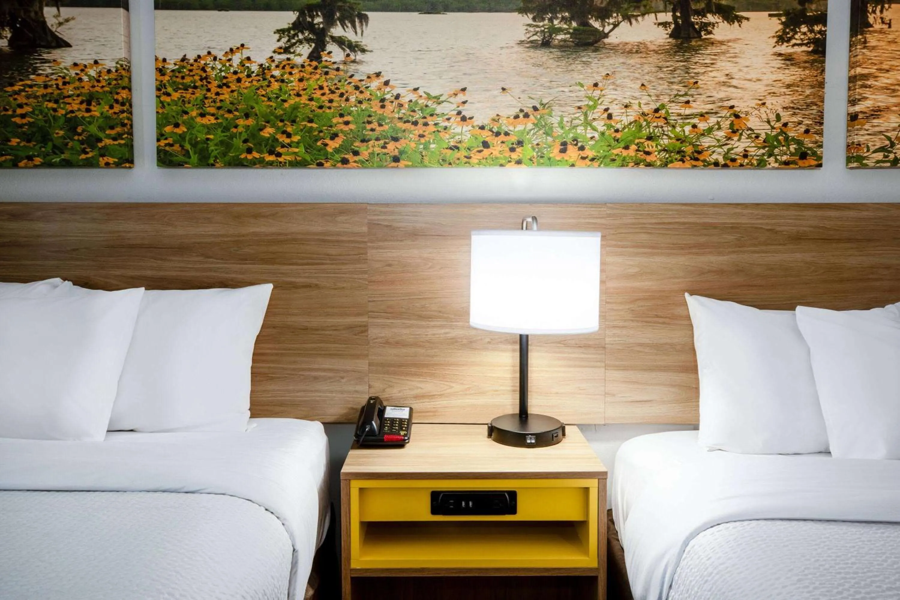 Photo of the whole room, Bed in Days Inn by Wyndham Baton Rouge I-10