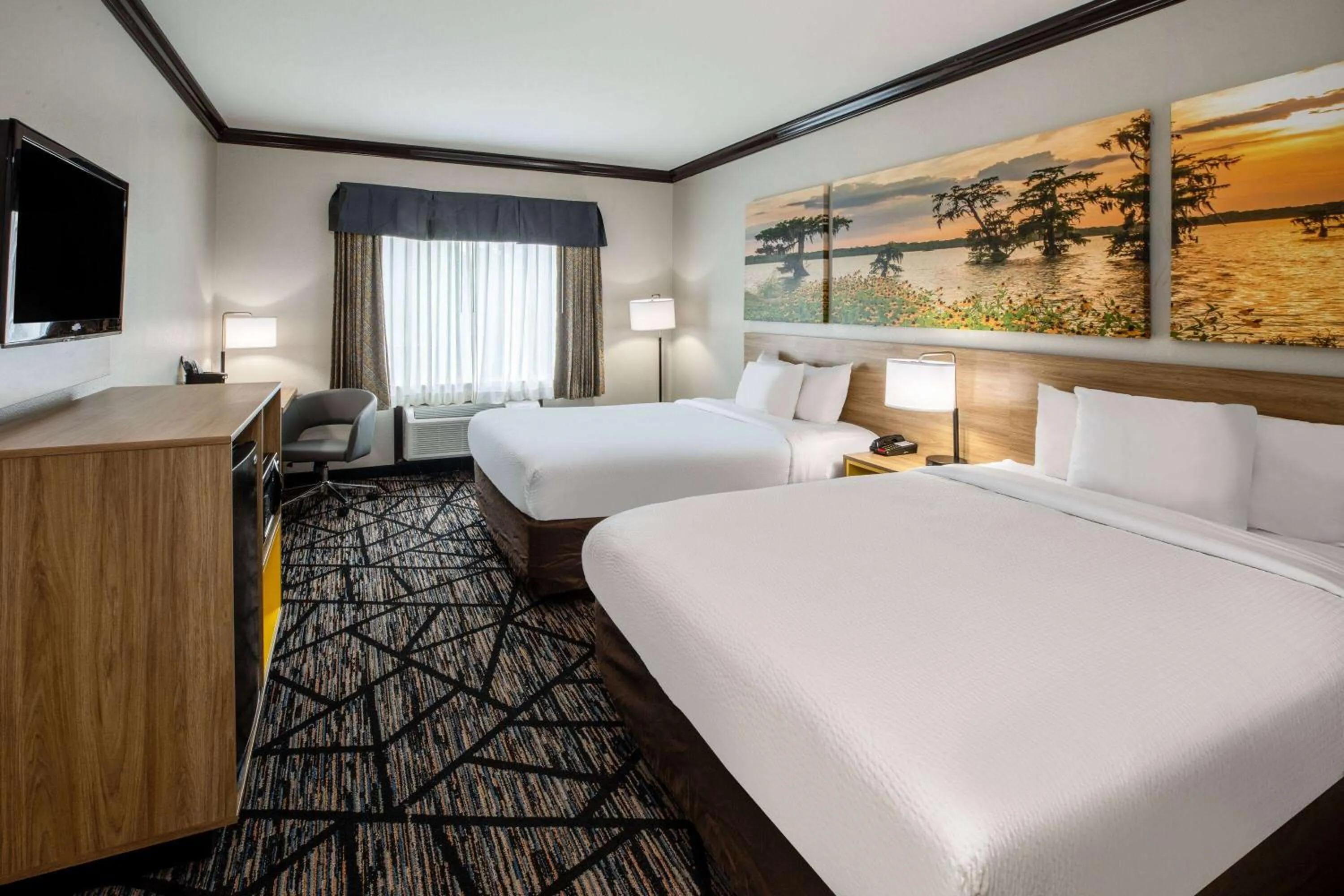 Photo of the whole room, Bed in Days Inn by Wyndham Baton Rouge I-10