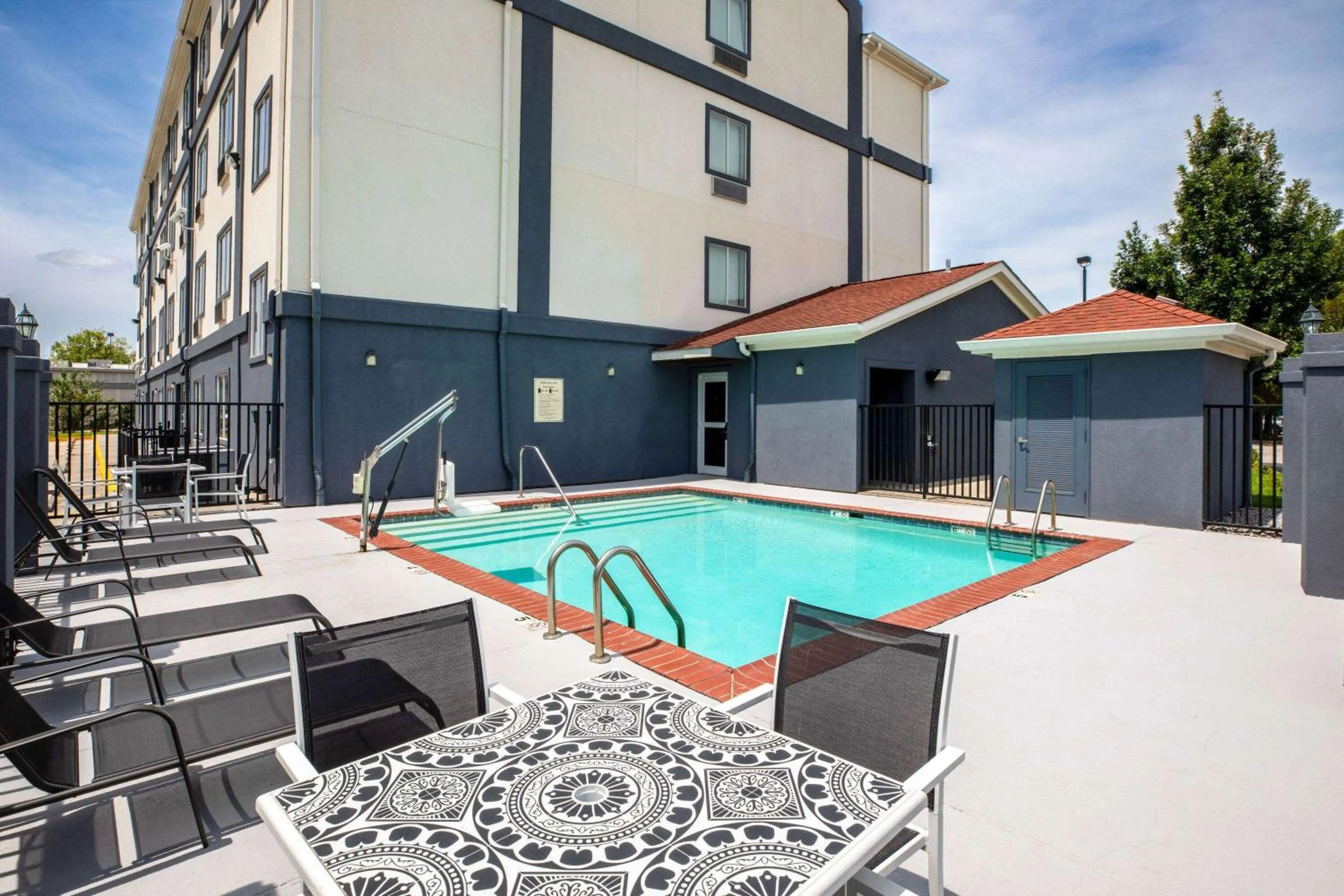 Swimming pool in Days Inn by Wyndham Baton Rouge I-10