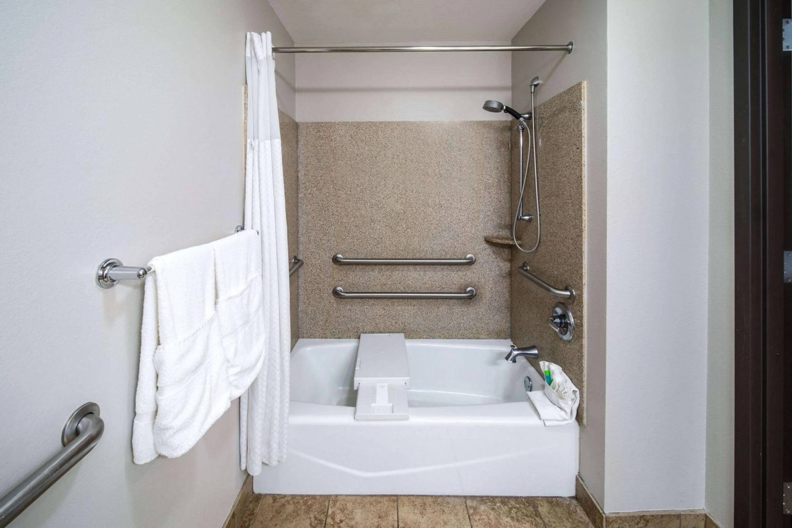 Bathroom in Days Inn by Wyndham Baton Rouge I-10