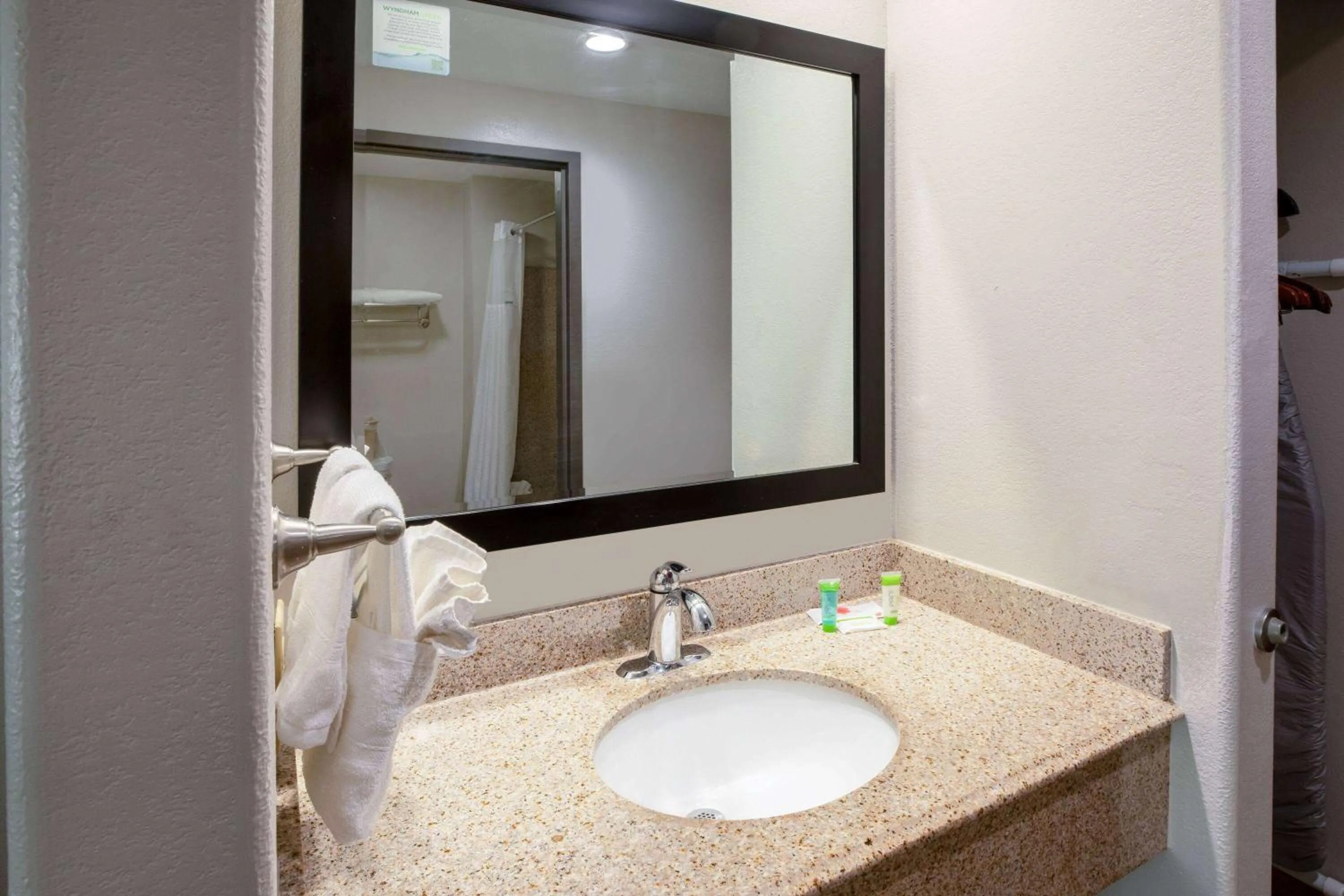 Bathroom in Days Inn by Wyndham Baton Rouge I-10