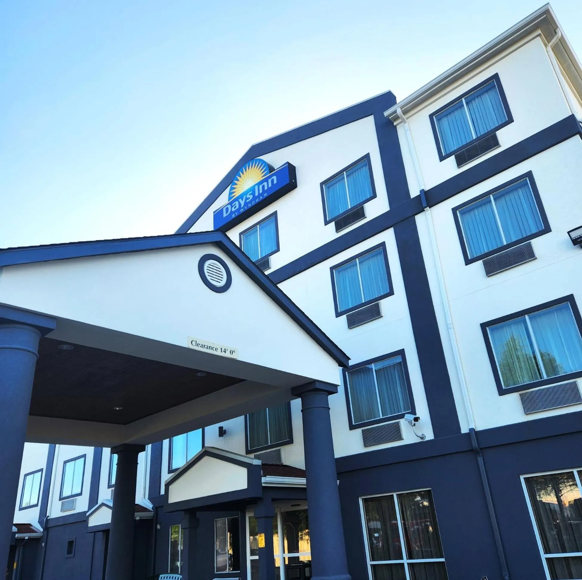 Property building in Days Inn by Wyndham Baton Rouge I-10