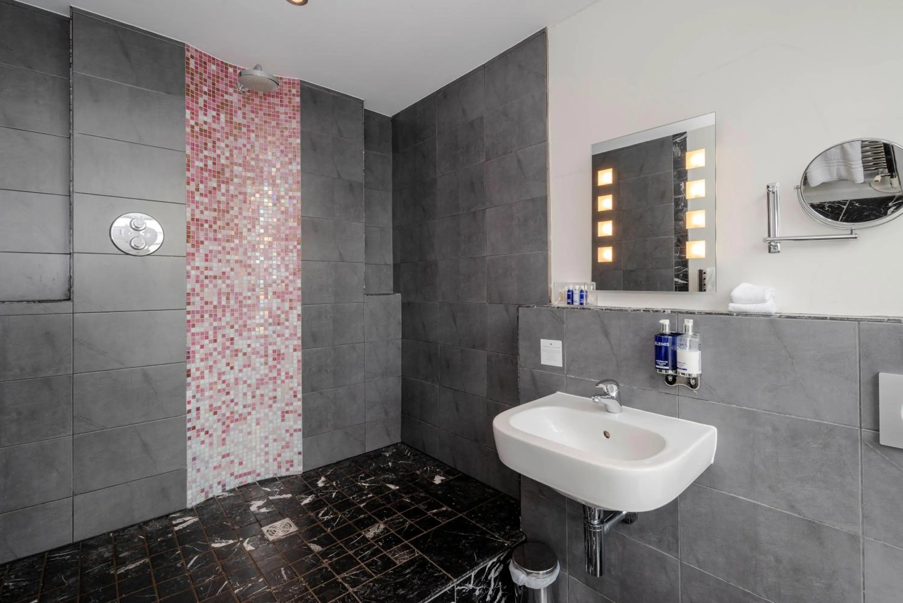 Bathroom in Fishmore Hall Hotel and Boutique Spa