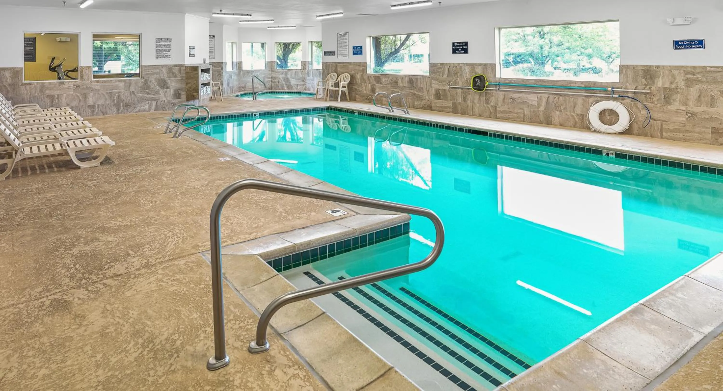 Swimming pool in Crystal Inn Hotel & Suites - Midvalley