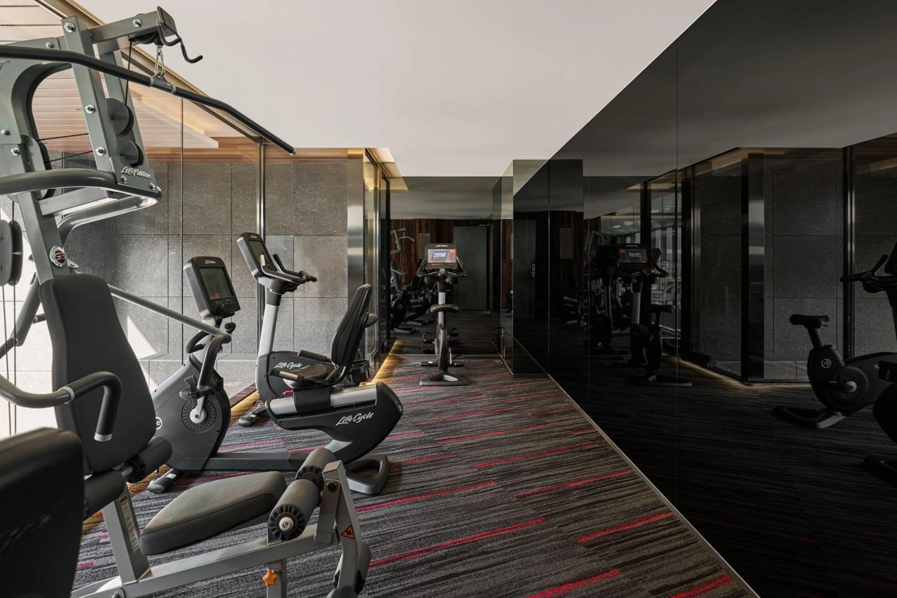 Fitness centre/facilities in Suz & Catorze Taipei, a Tribute Portfolio Hotel