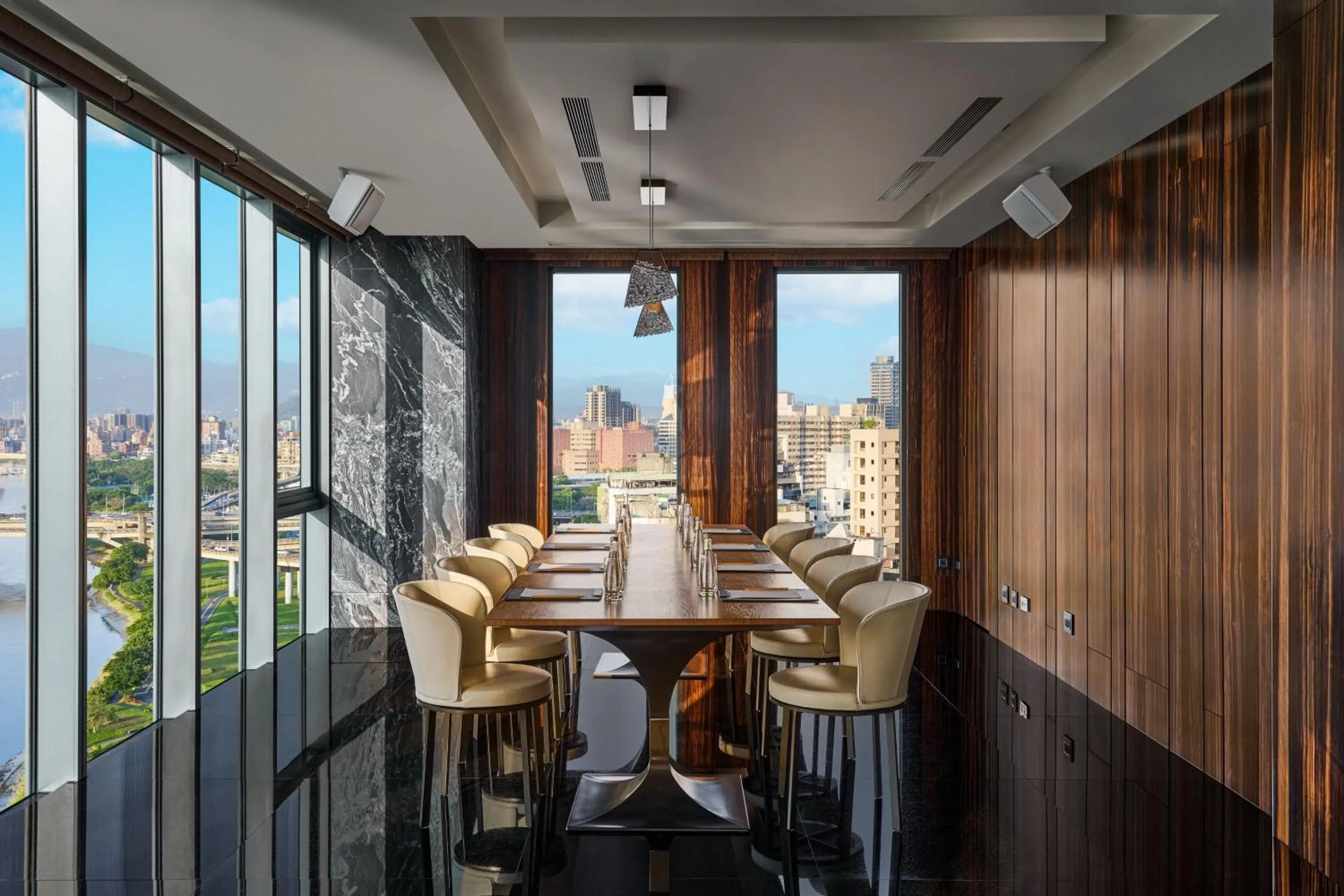 Meeting/conference room in Suz & Catorze Taipei, a Tribute Portfolio Hotel
