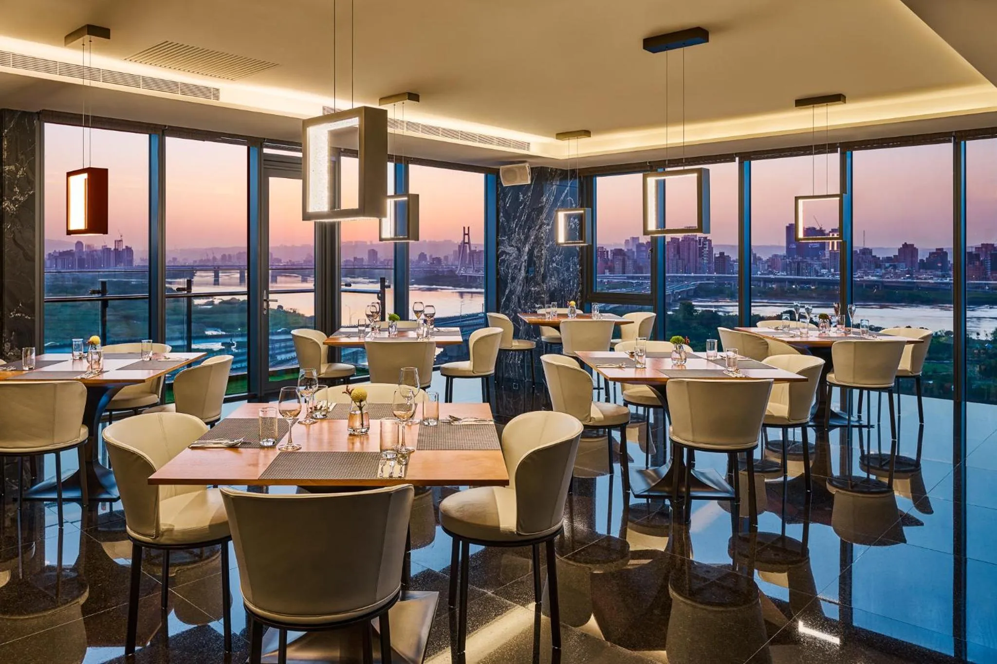 Restaurant/places to eat in Suz & Catorze Taipei, a Tribute Portfolio Hotel