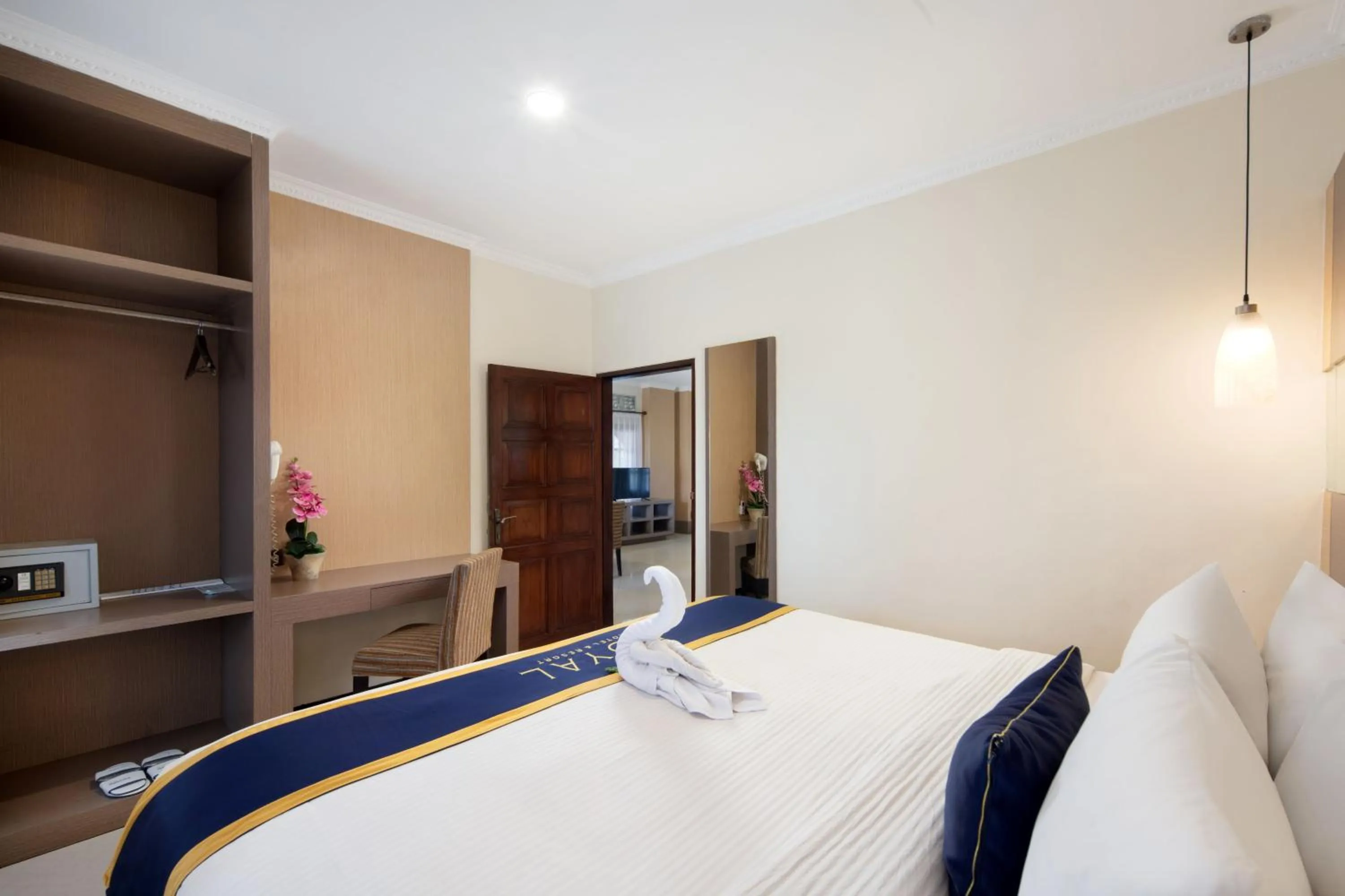 Bedroom, Bed in Royal Hotel and Villa Batu