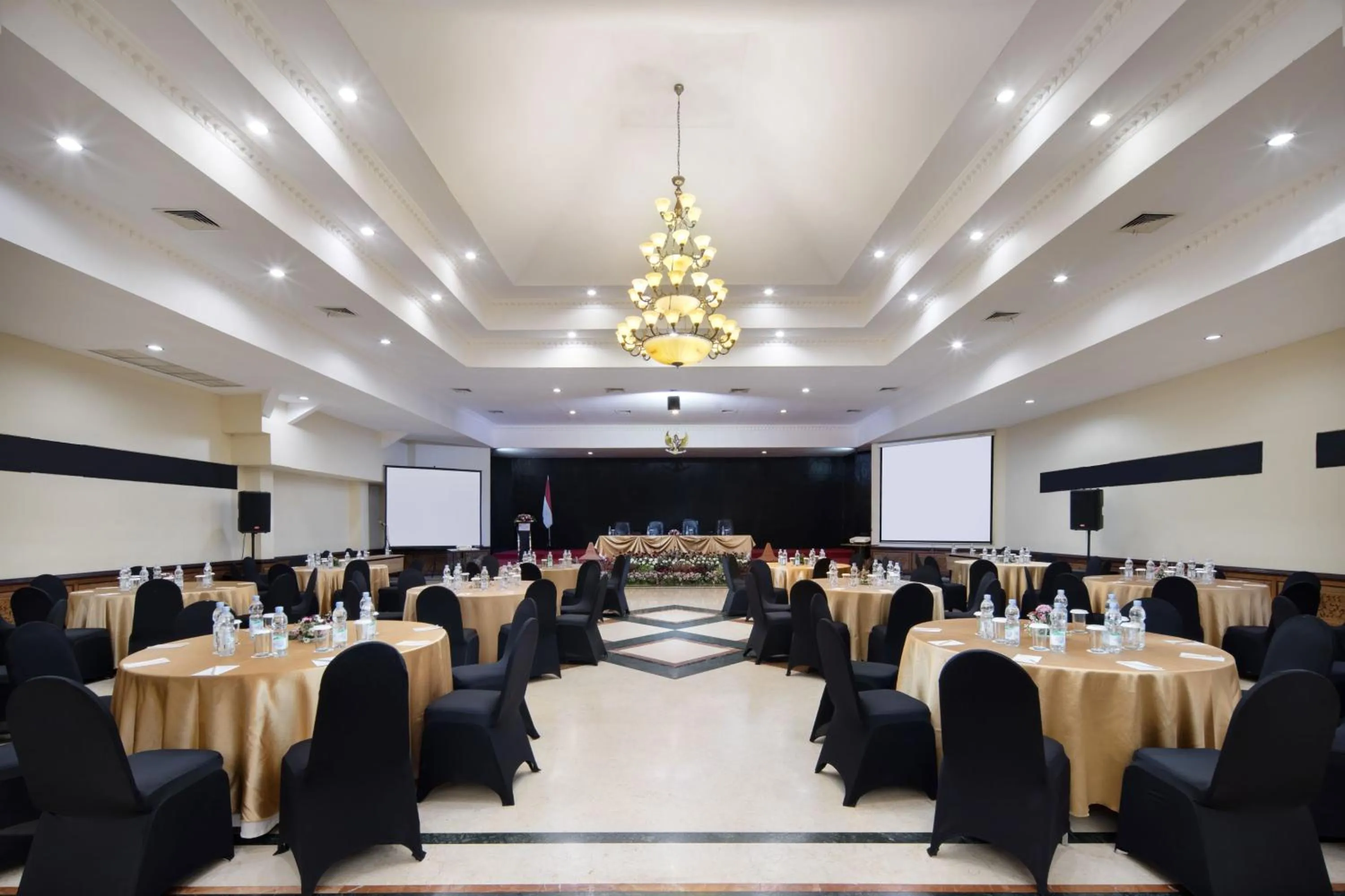 Meeting/conference room in Royal Hotel and Villa Batu