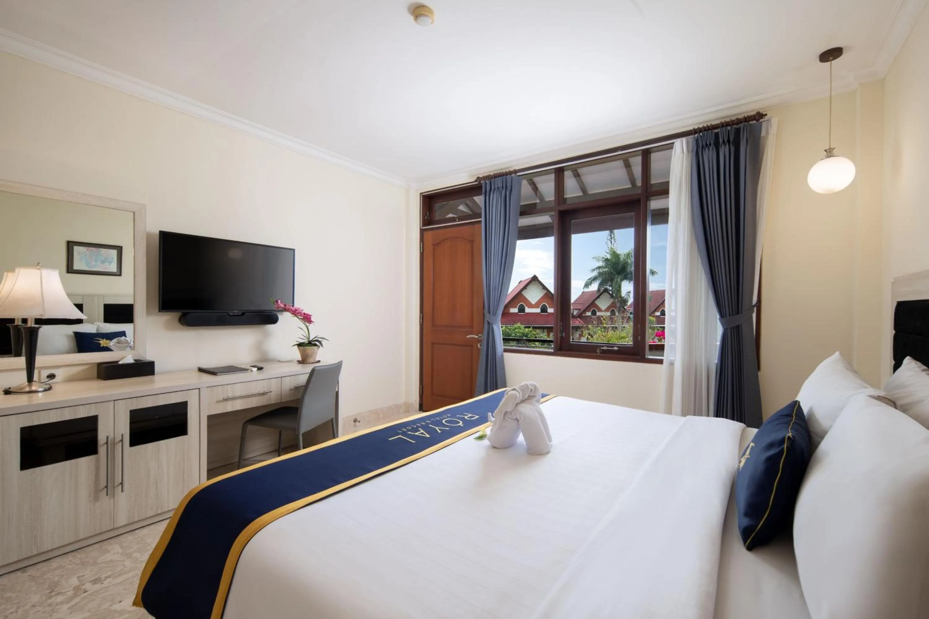 Bedroom, Bed in Royal Hotel and Villa Batu